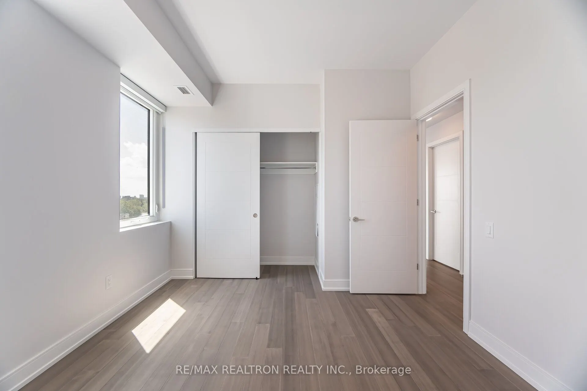 664 Spadina Avenue, #610