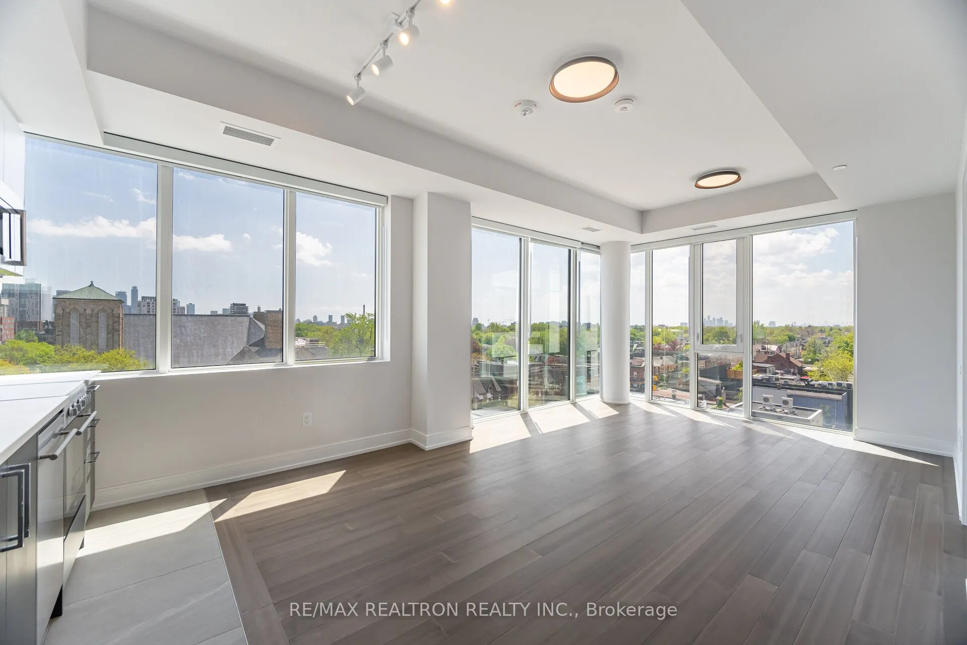664 Spadina Avenue, #610