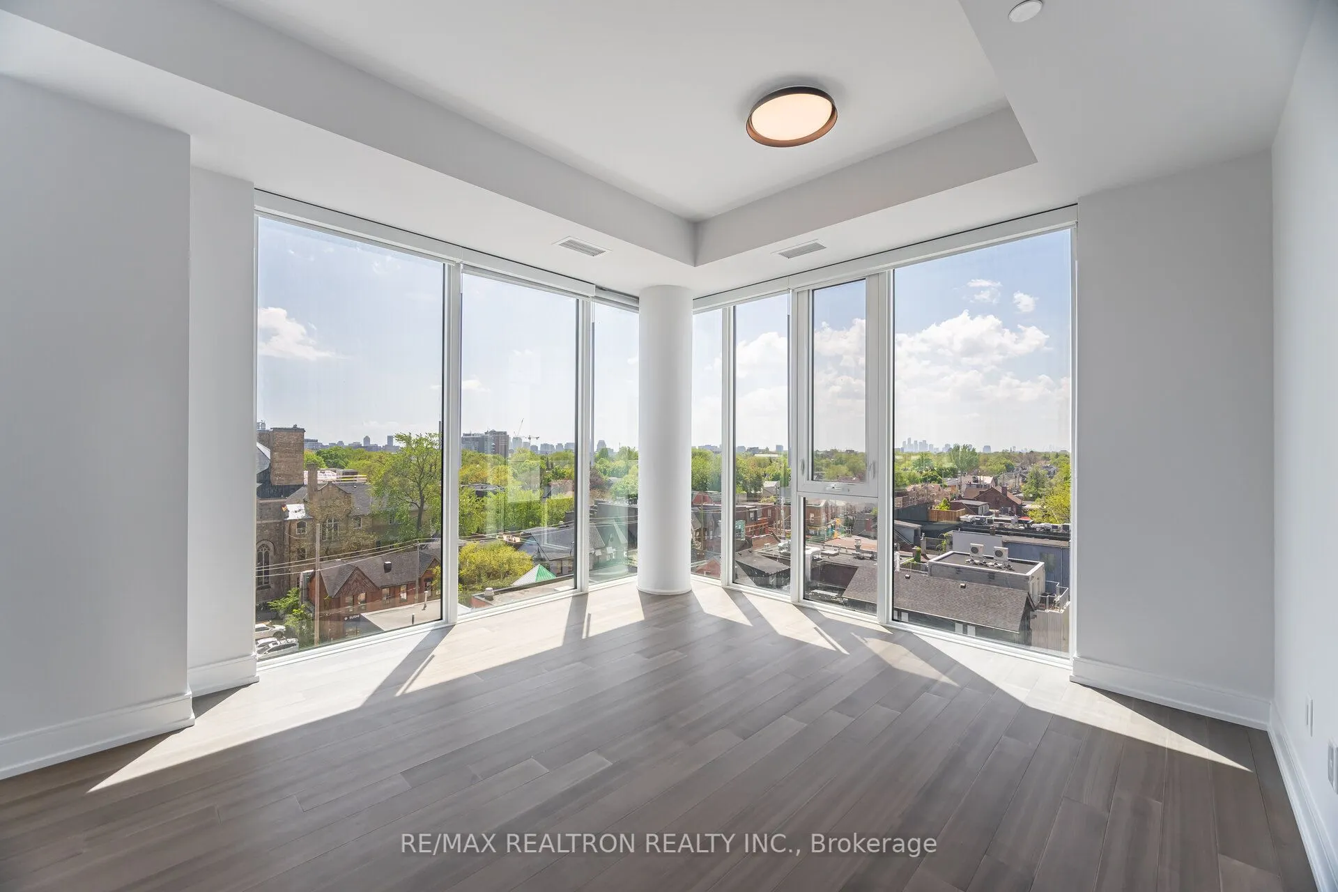 664 Spadina Avenue, #610