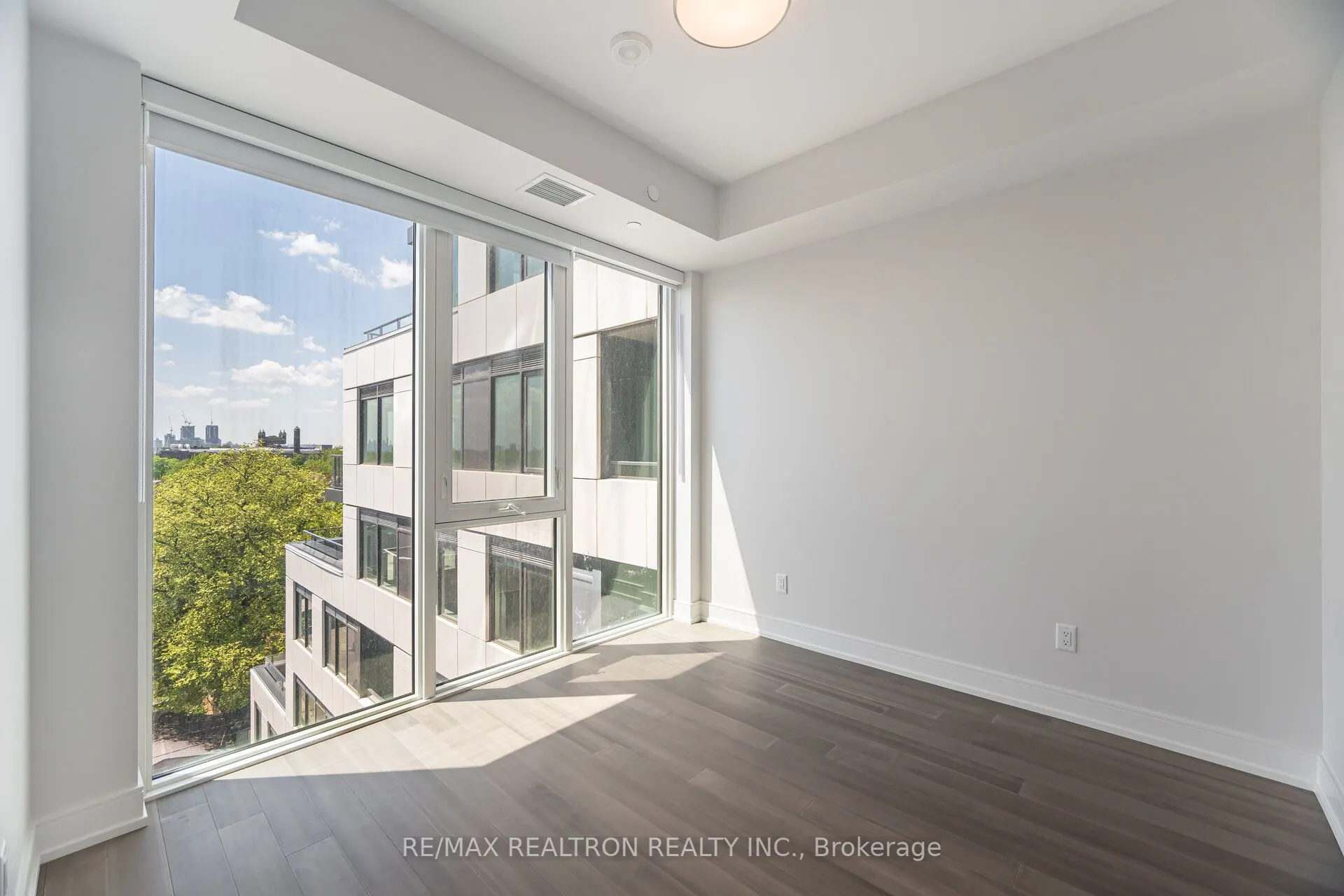 664 Spadina Avenue, #610