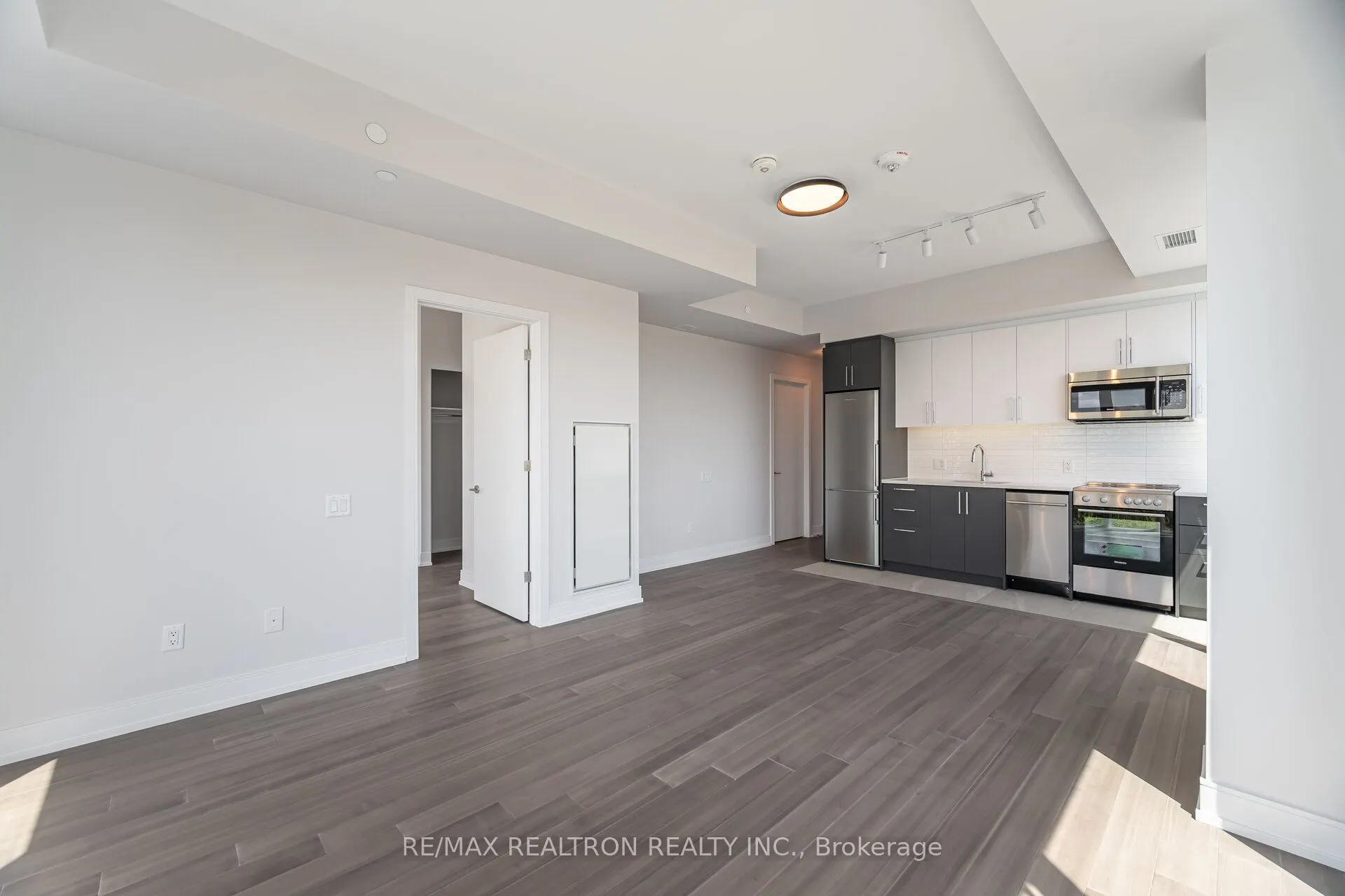 664 Spadina Avenue, #610