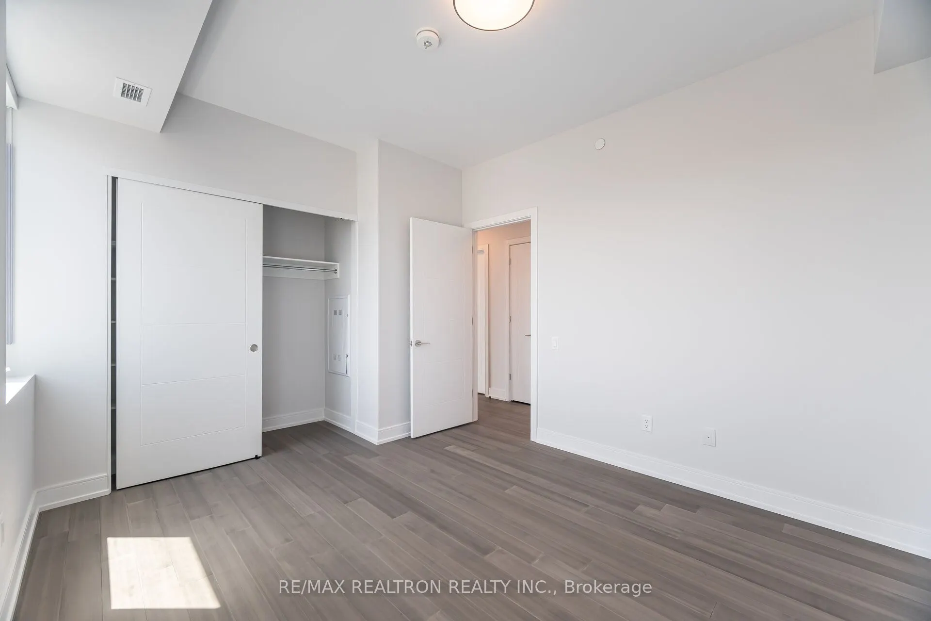 664 Spadina Avenue, #610
