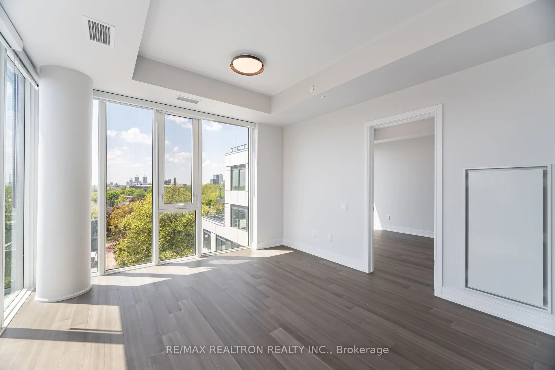 664 Spadina Avenue, #610