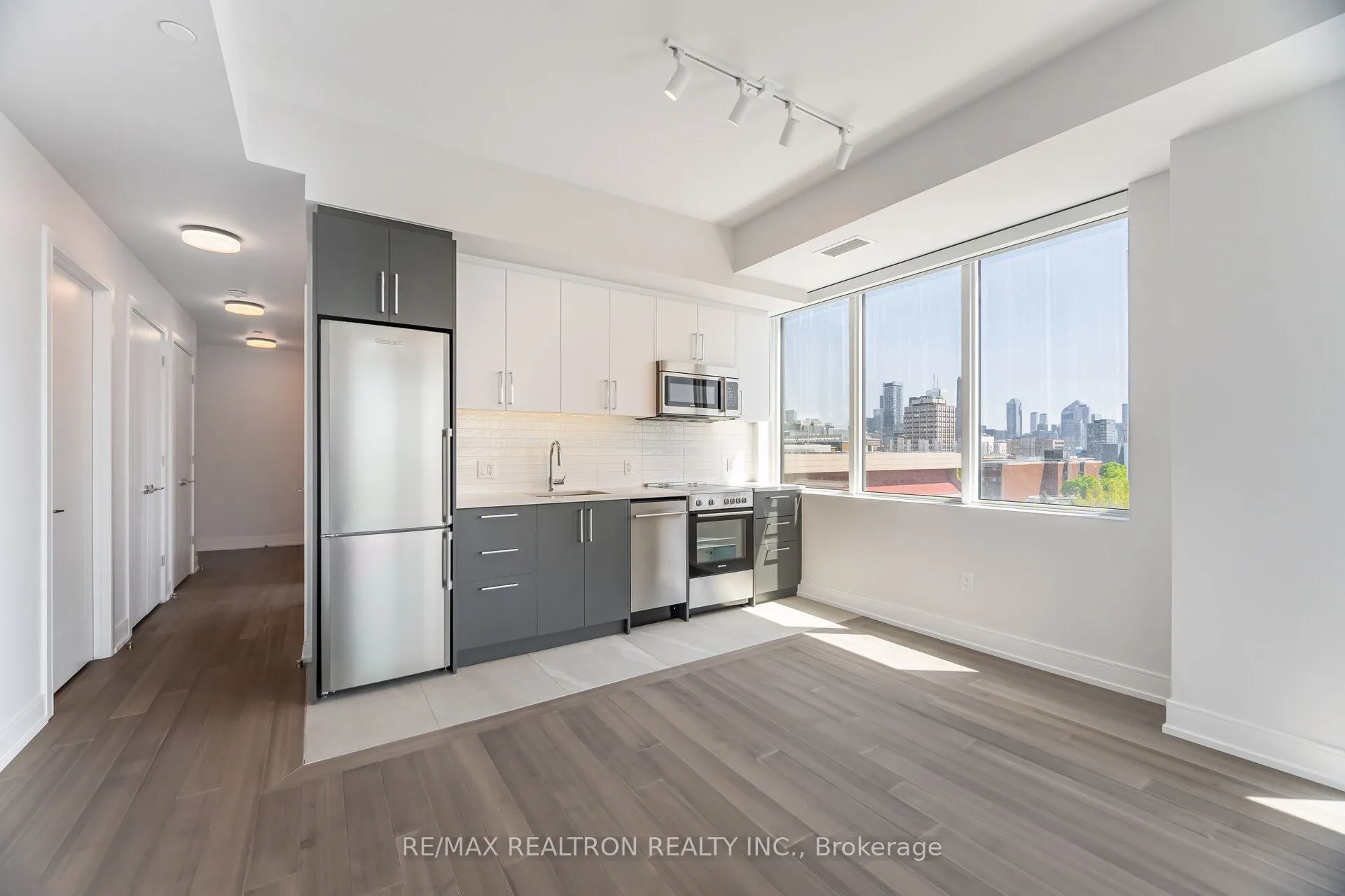664 Spadina Avenue, #610