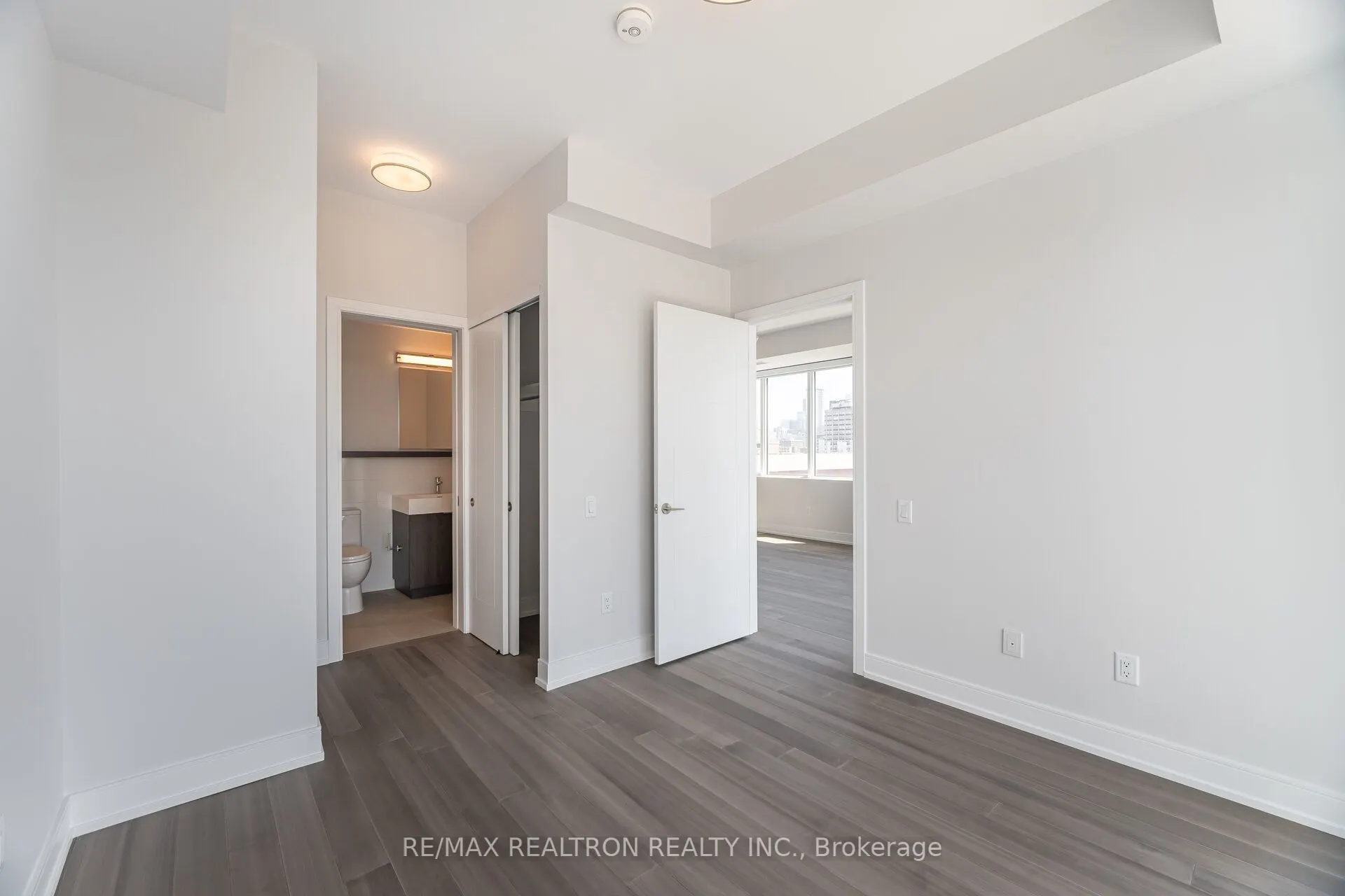 664 Spadina Avenue, #610
