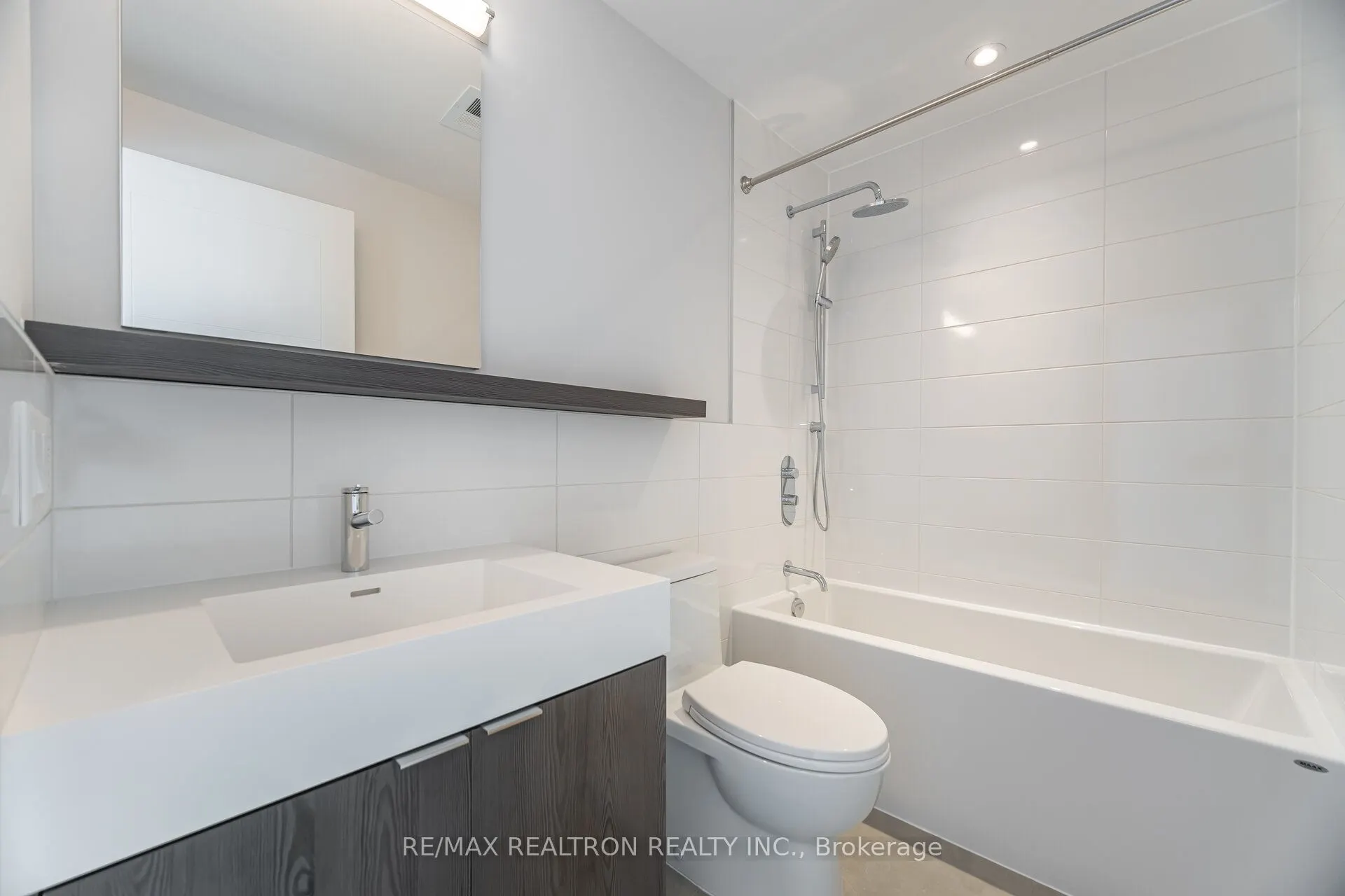 664 Spadina Avenue, #610