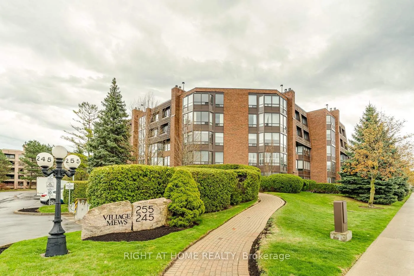 255 The Donway Way W, #528