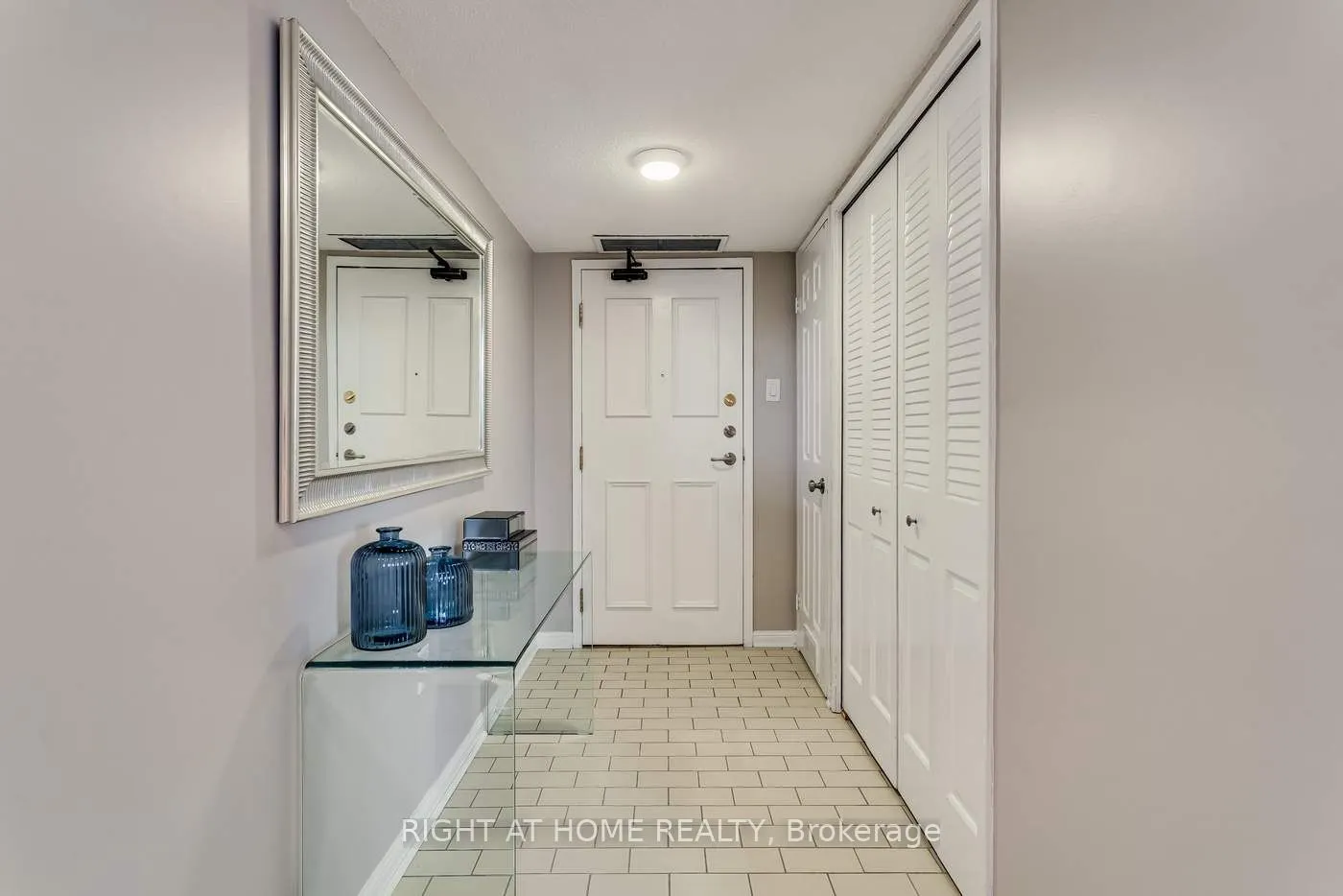 255 The Donway Way W, #528