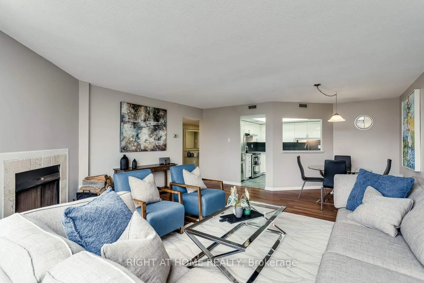 255 The Donway Way W, #528