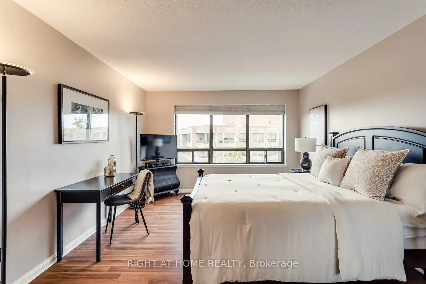 255 The Donway Way W, #528