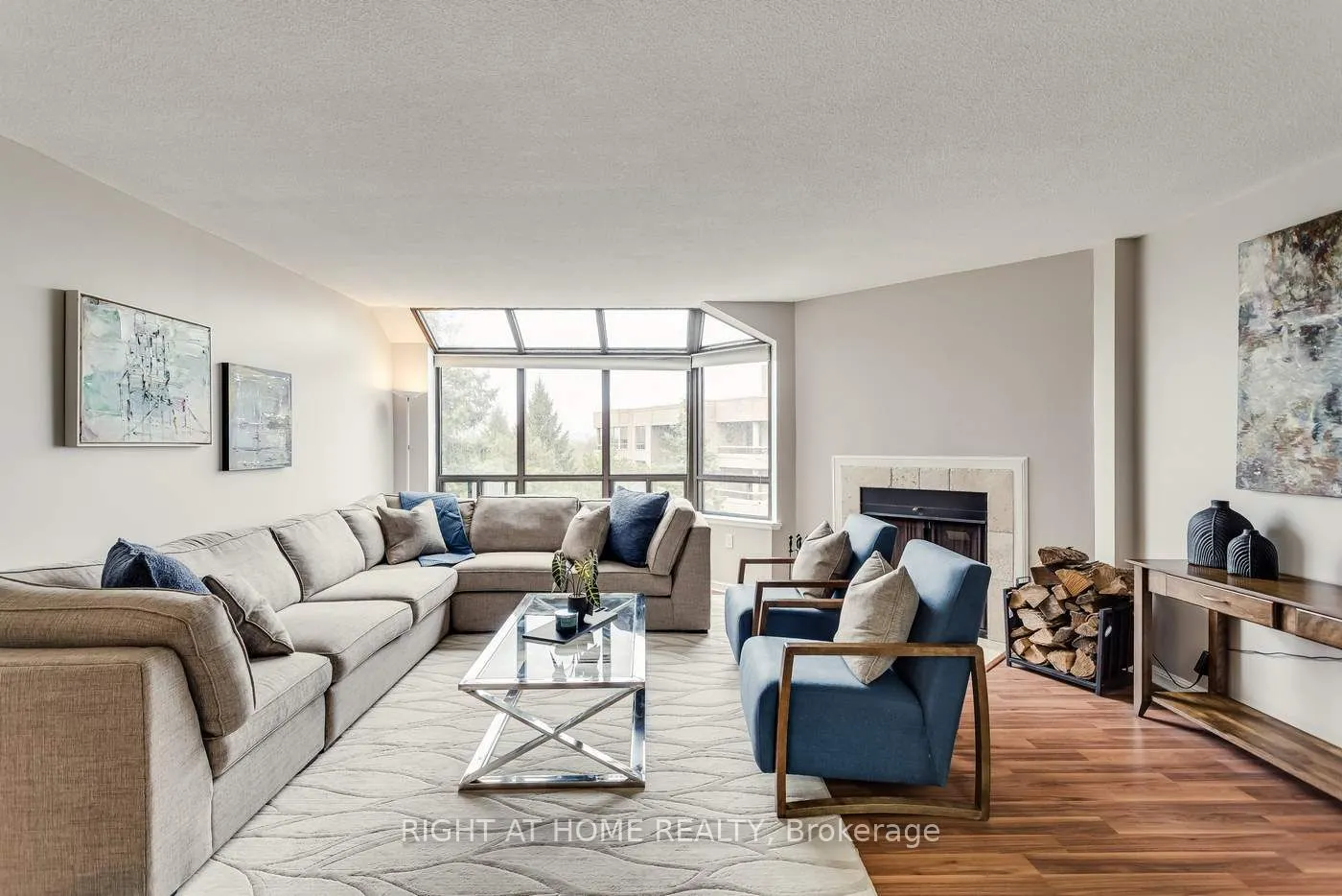 255 The Donway Way W, #528