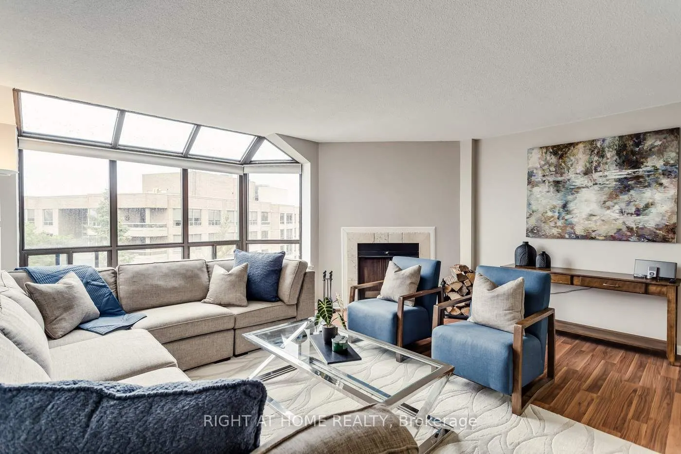 255 The Donway Way W, #528
