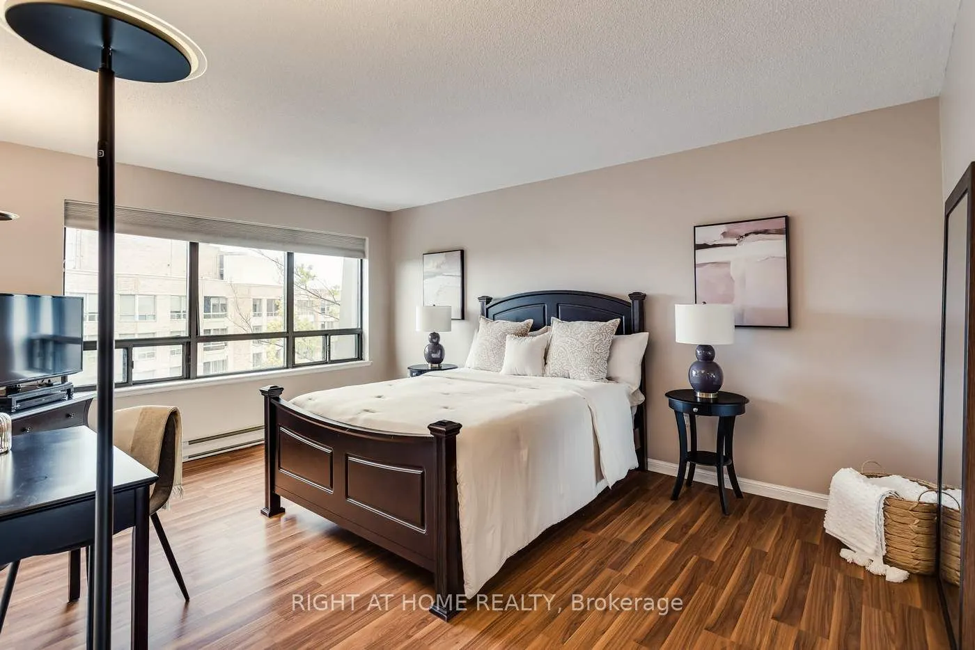 255 The Donway Way W, #528