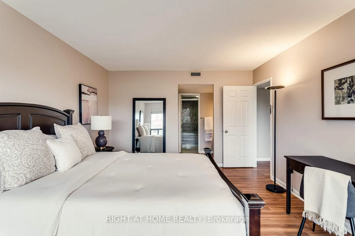255 The Donway Way W, #528