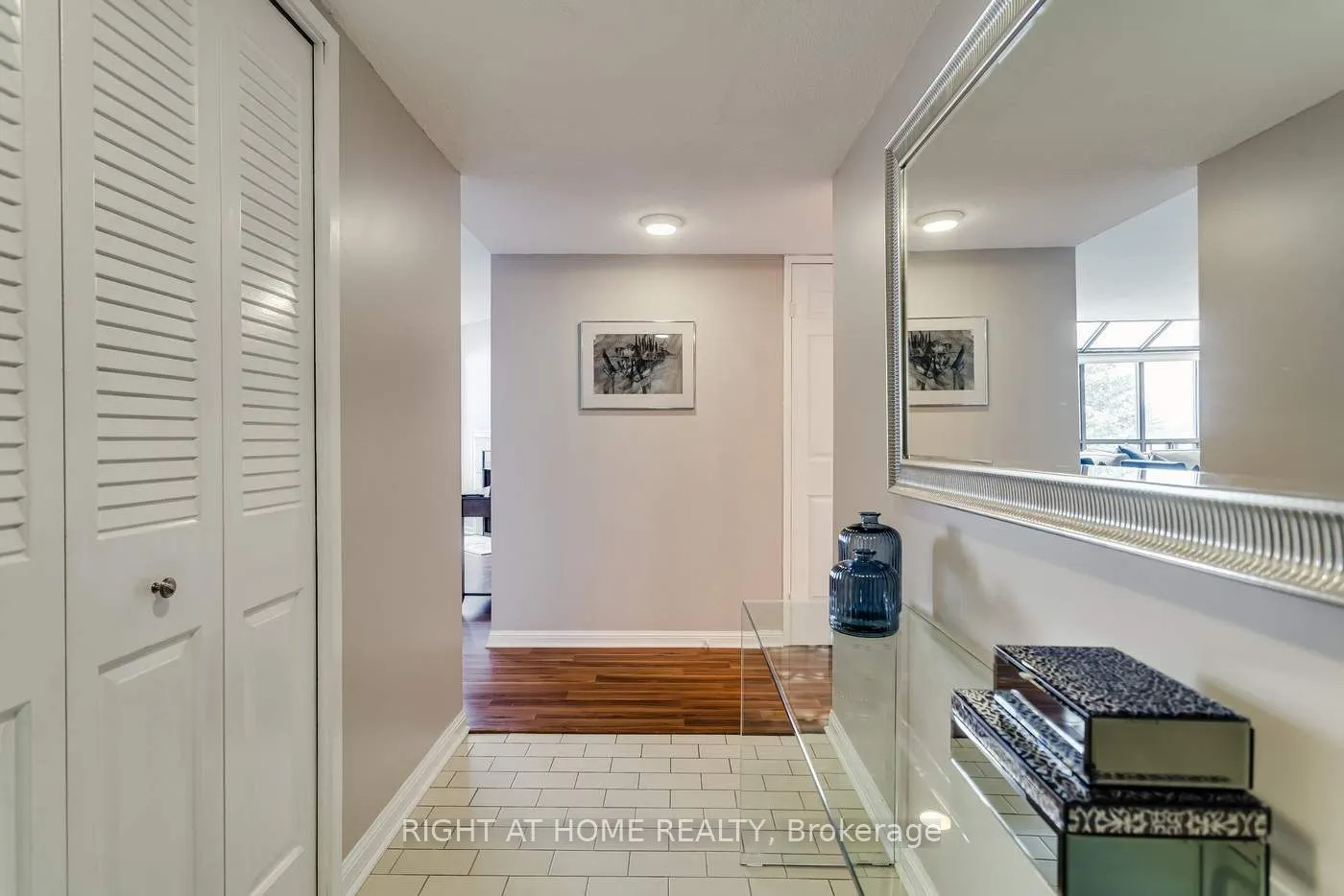 255 The Donway Way W, #528