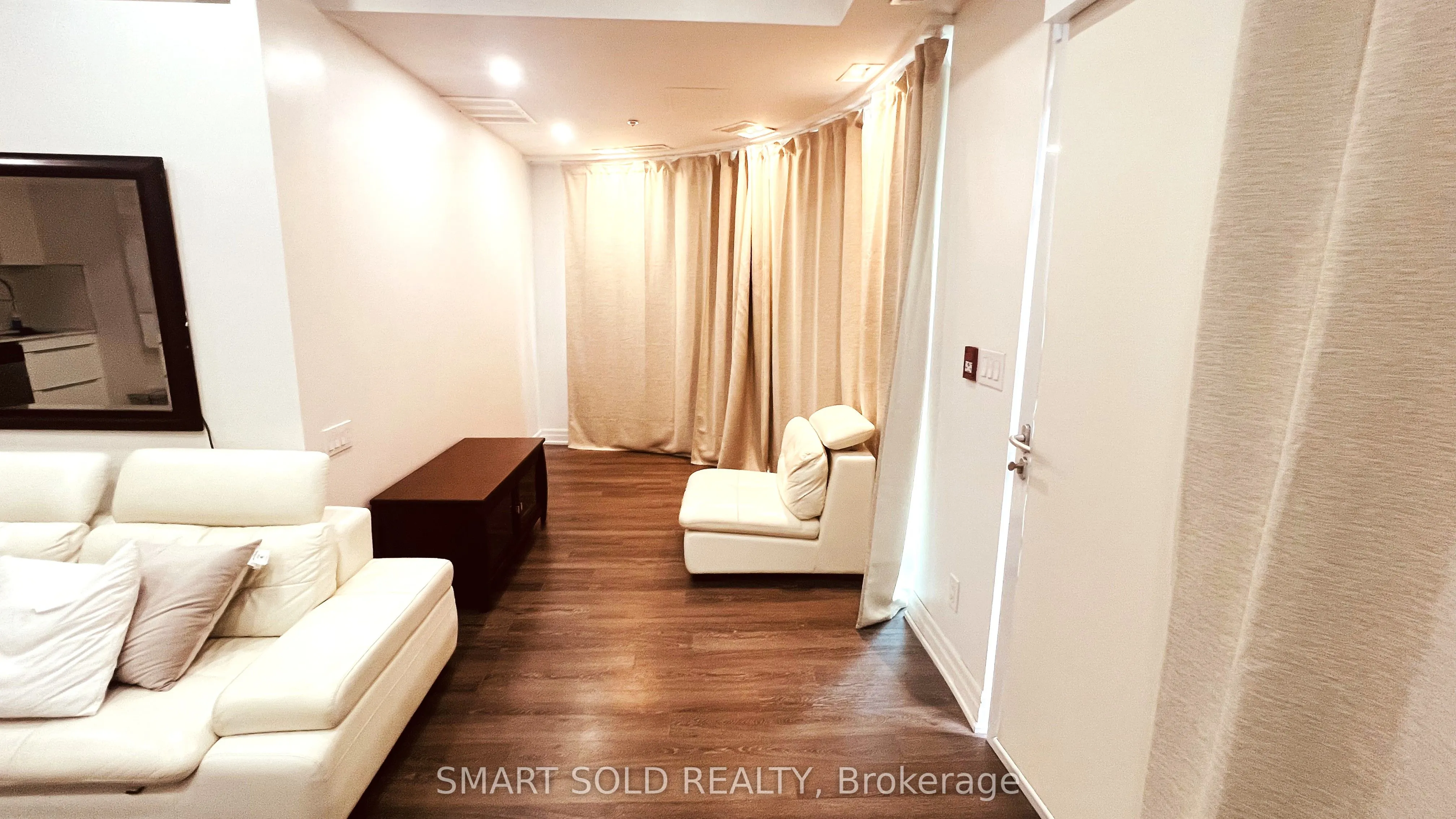 722 Sheppard Avenue W, #4