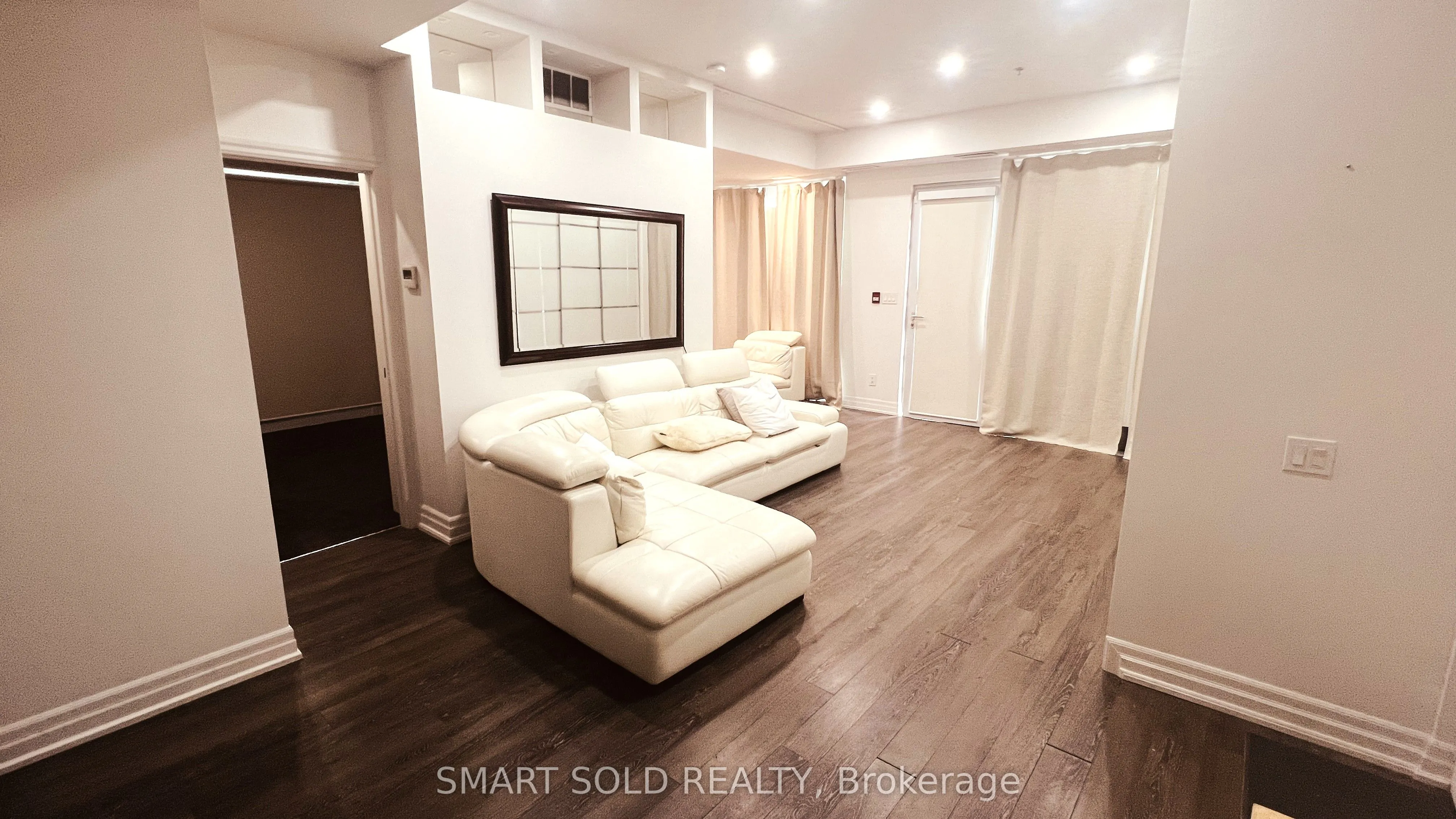 722 Sheppard Avenue W, #4