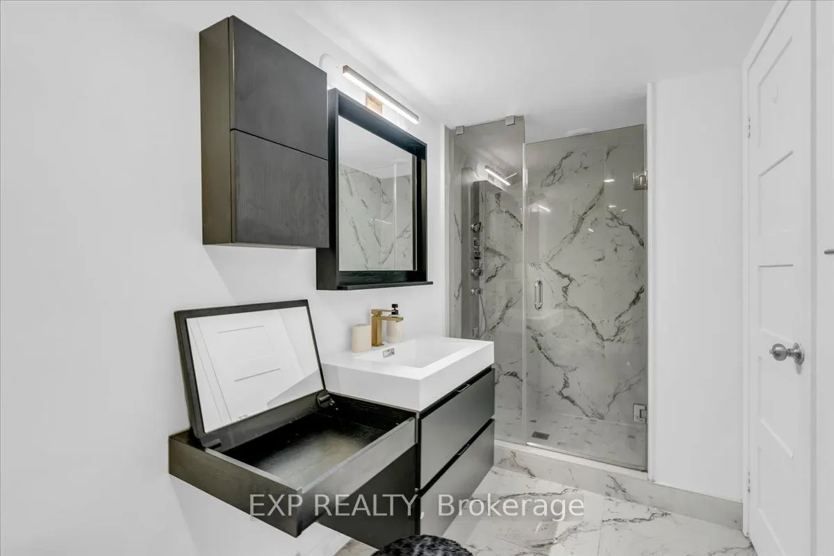 210 Victoria Street, #1816