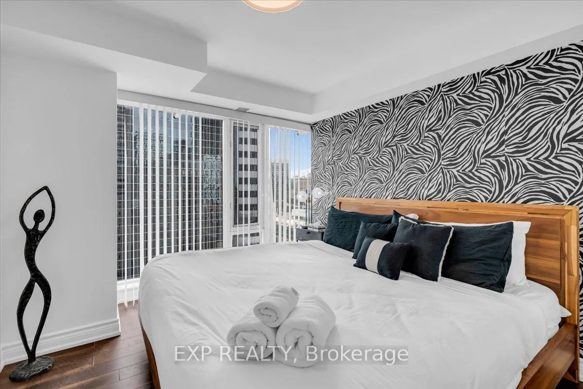210 Victoria Street, #1816