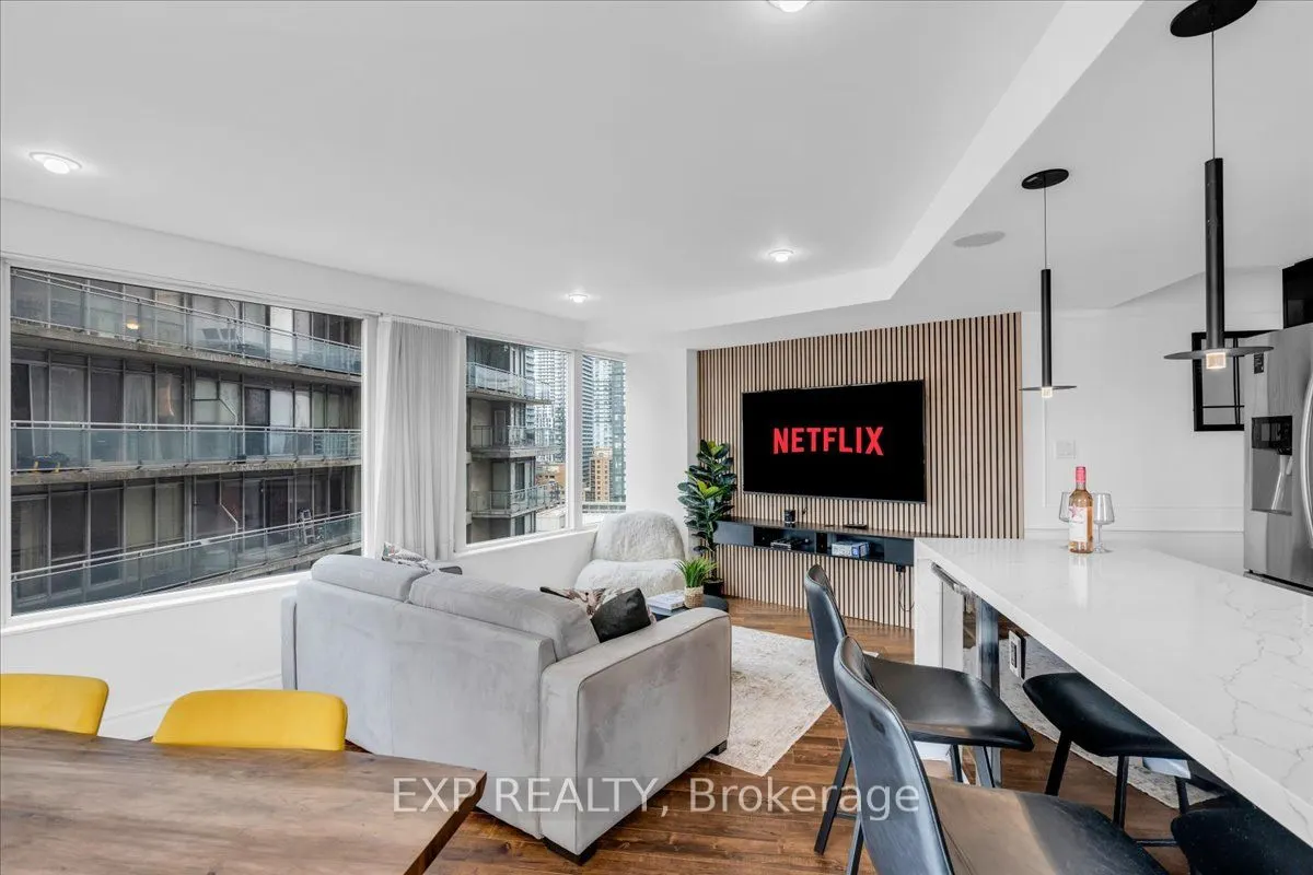 210 Victoria Street, #1816