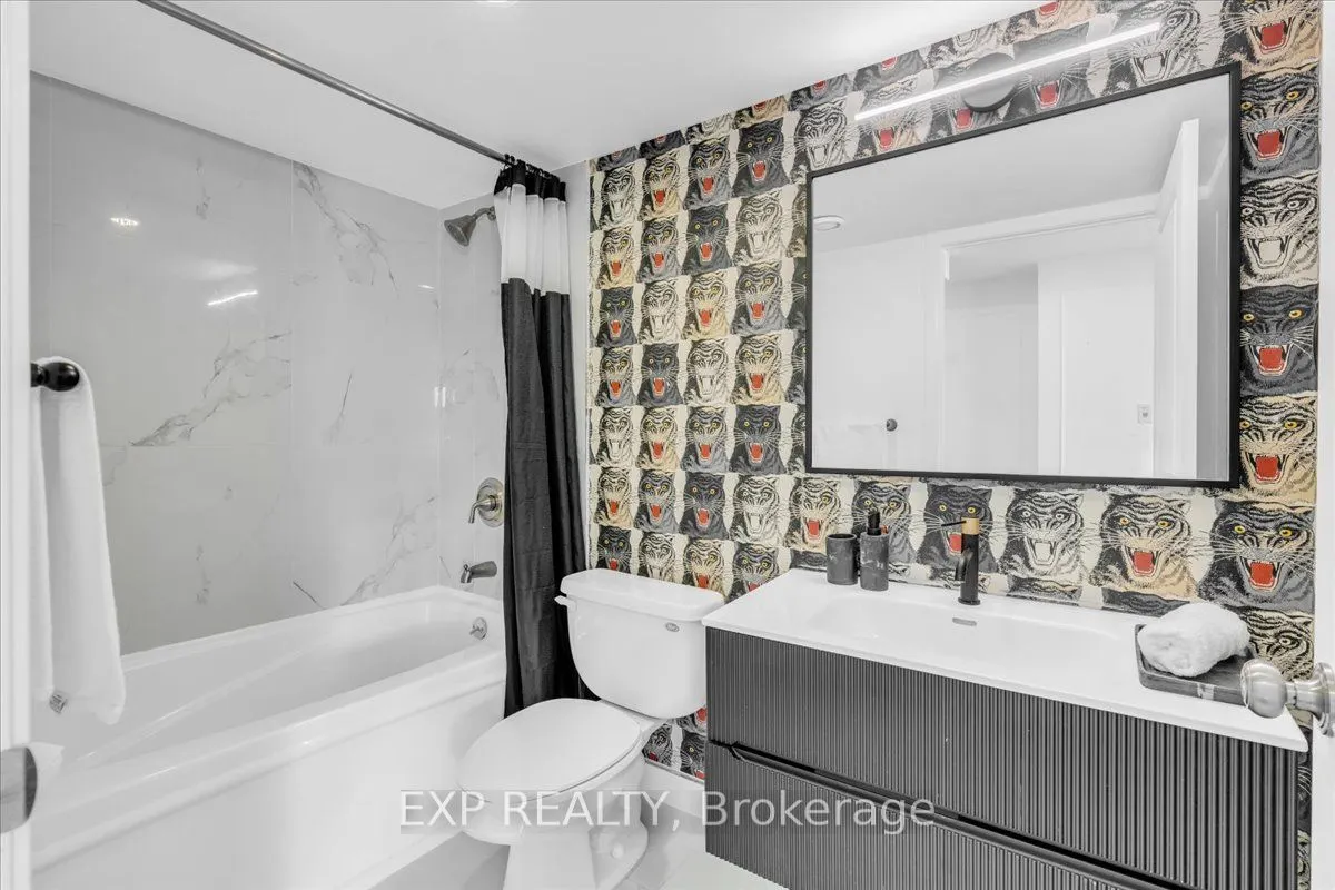 210 Victoria Street, #1816