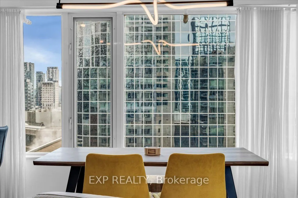 210 Victoria Street, #1816