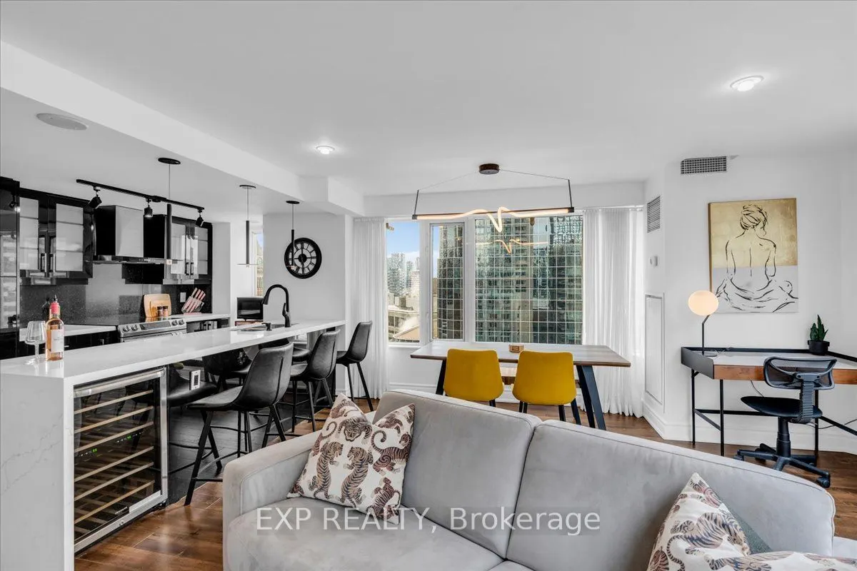 210 Victoria Street, #1816