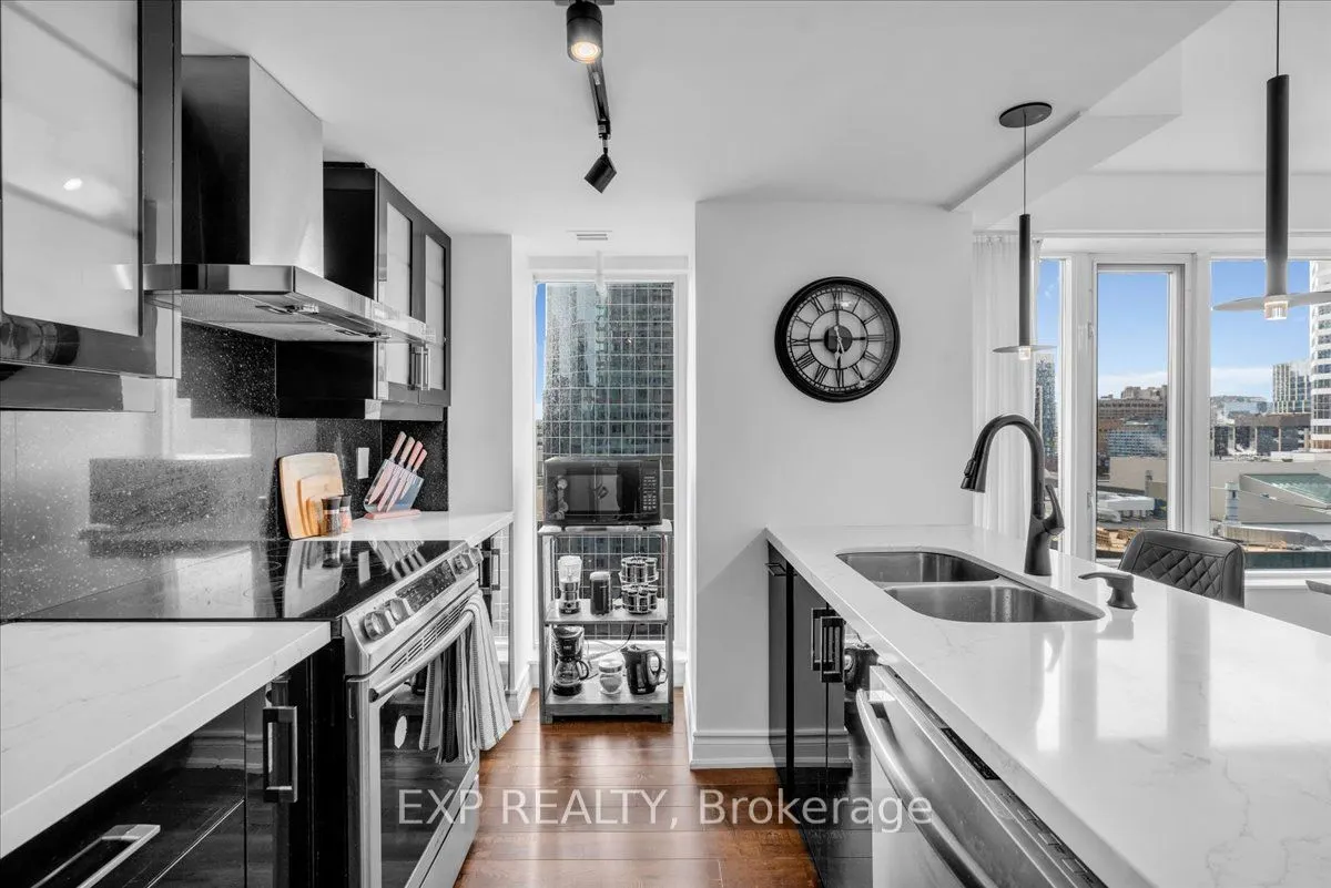 210 Victoria Street, #1816