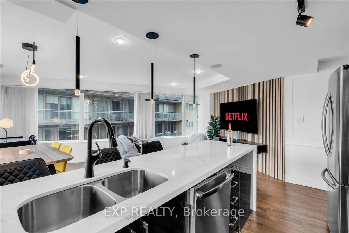 210 Victoria Street, #1816