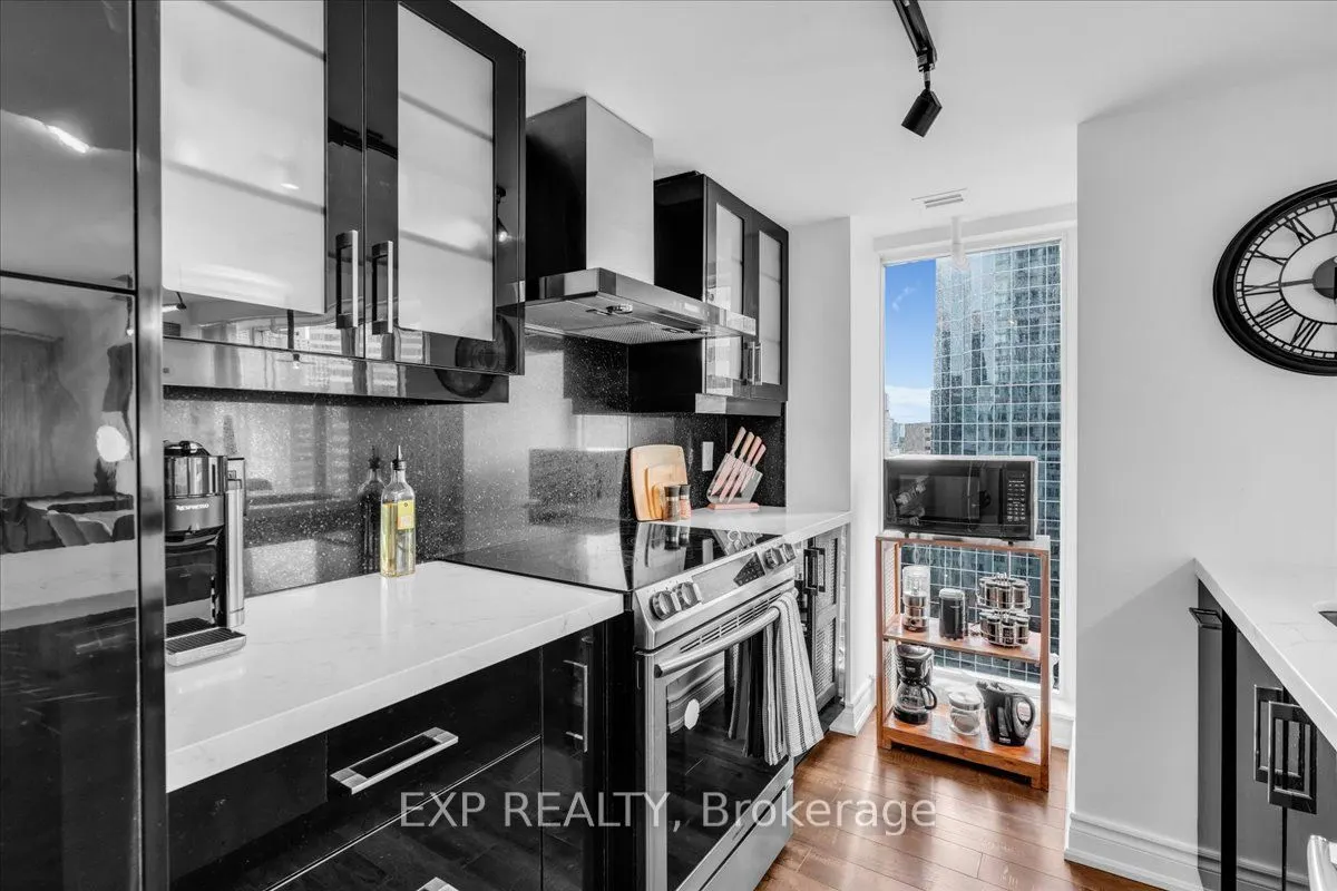 210 Victoria Street, #1816