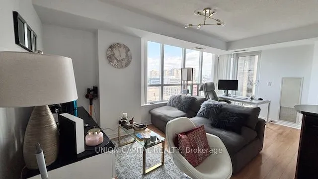 17 Barberry Place, #1202