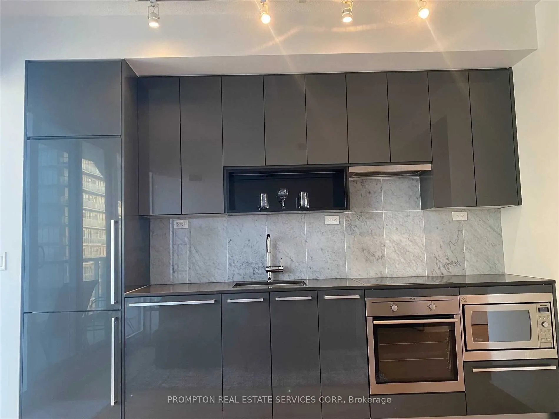 115 Mcmahon Drive, #2207