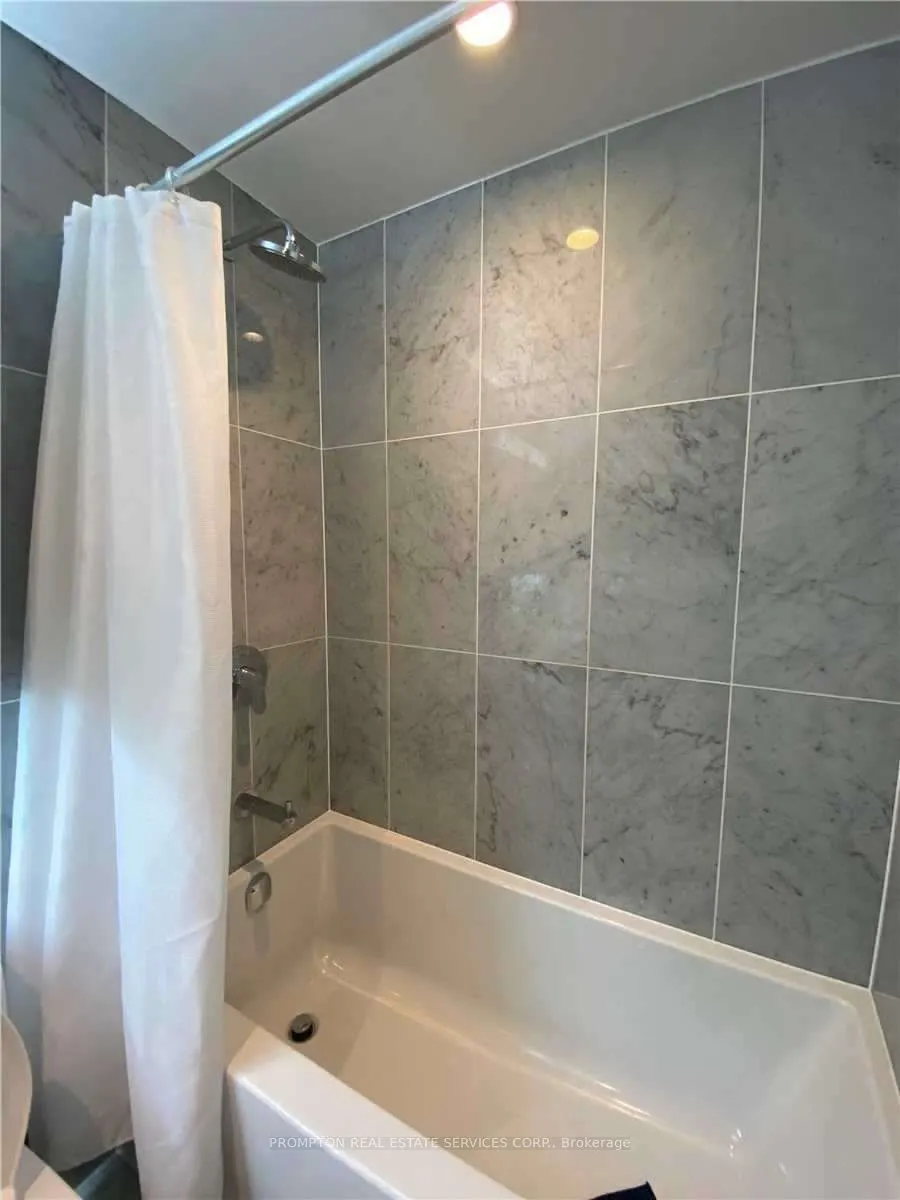 115 Mcmahon Drive, #2207
