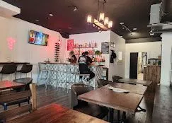 869 Dundas Street W