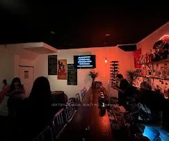 869 Dundas Street W