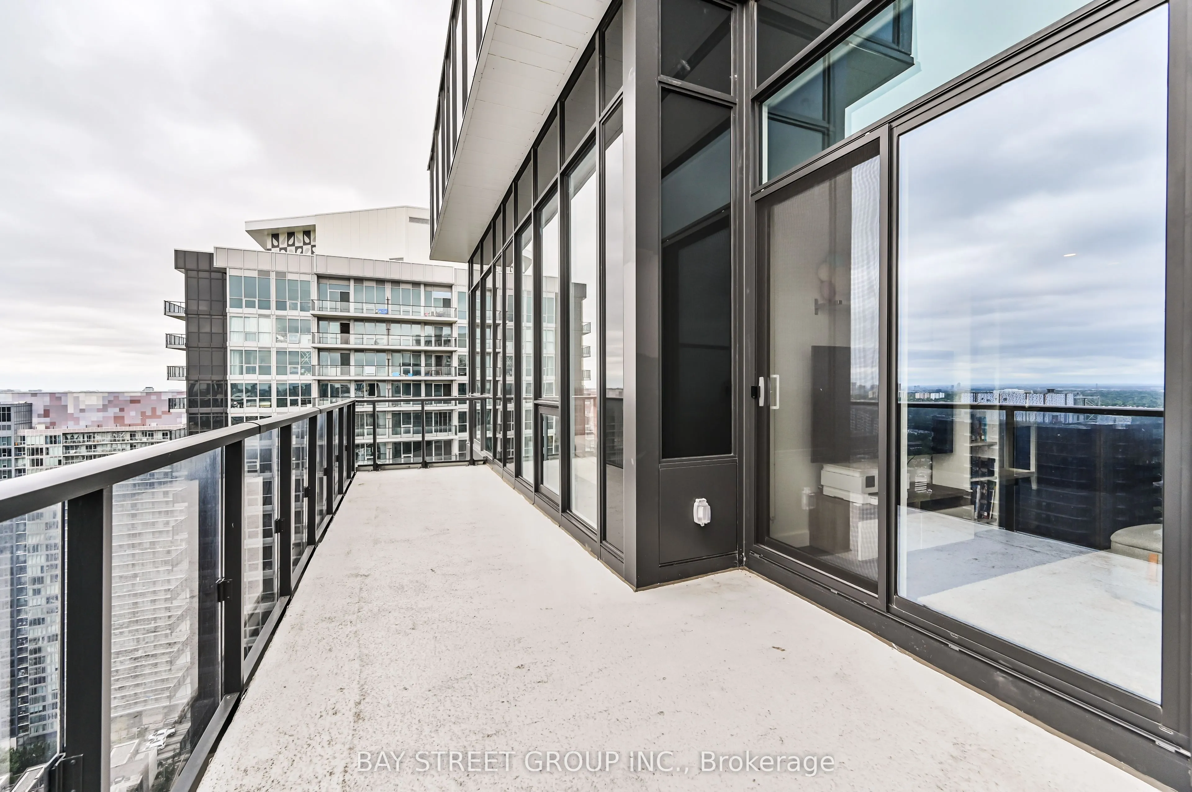 85 McMahon Drive, #Ph3808