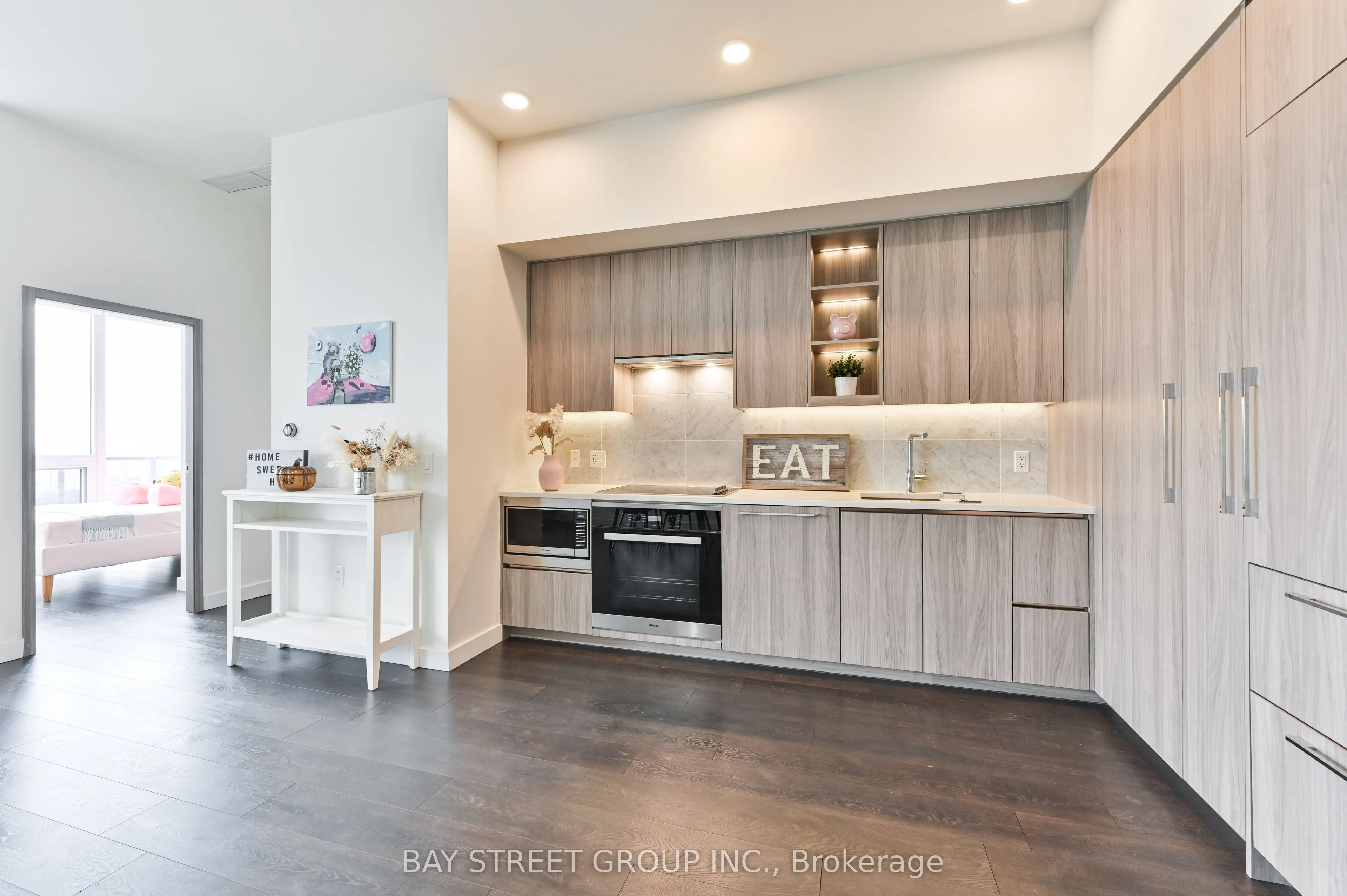 85 McMahon Drive, #Ph3808