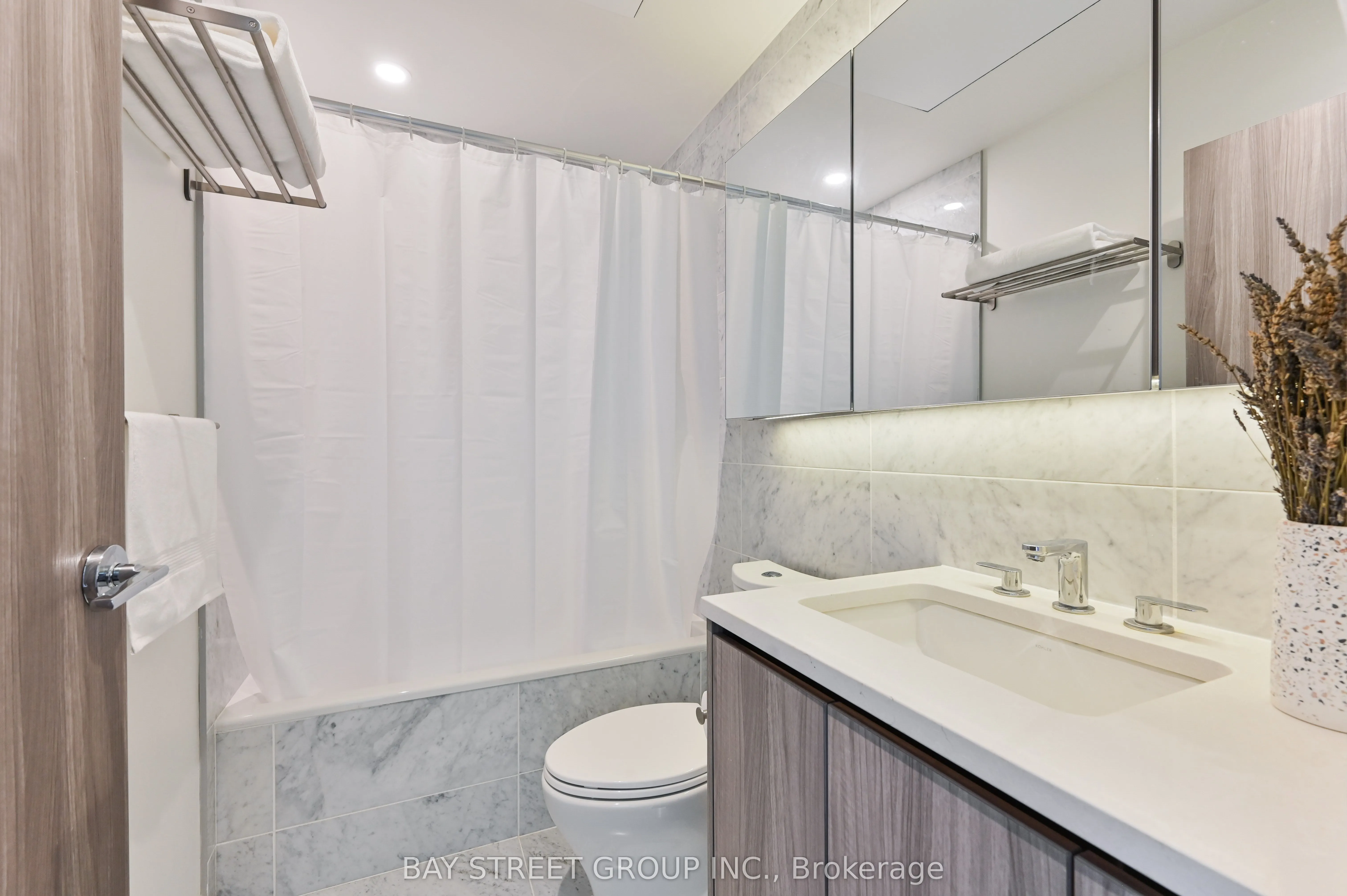 85 McMahon Drive, #Ph3808