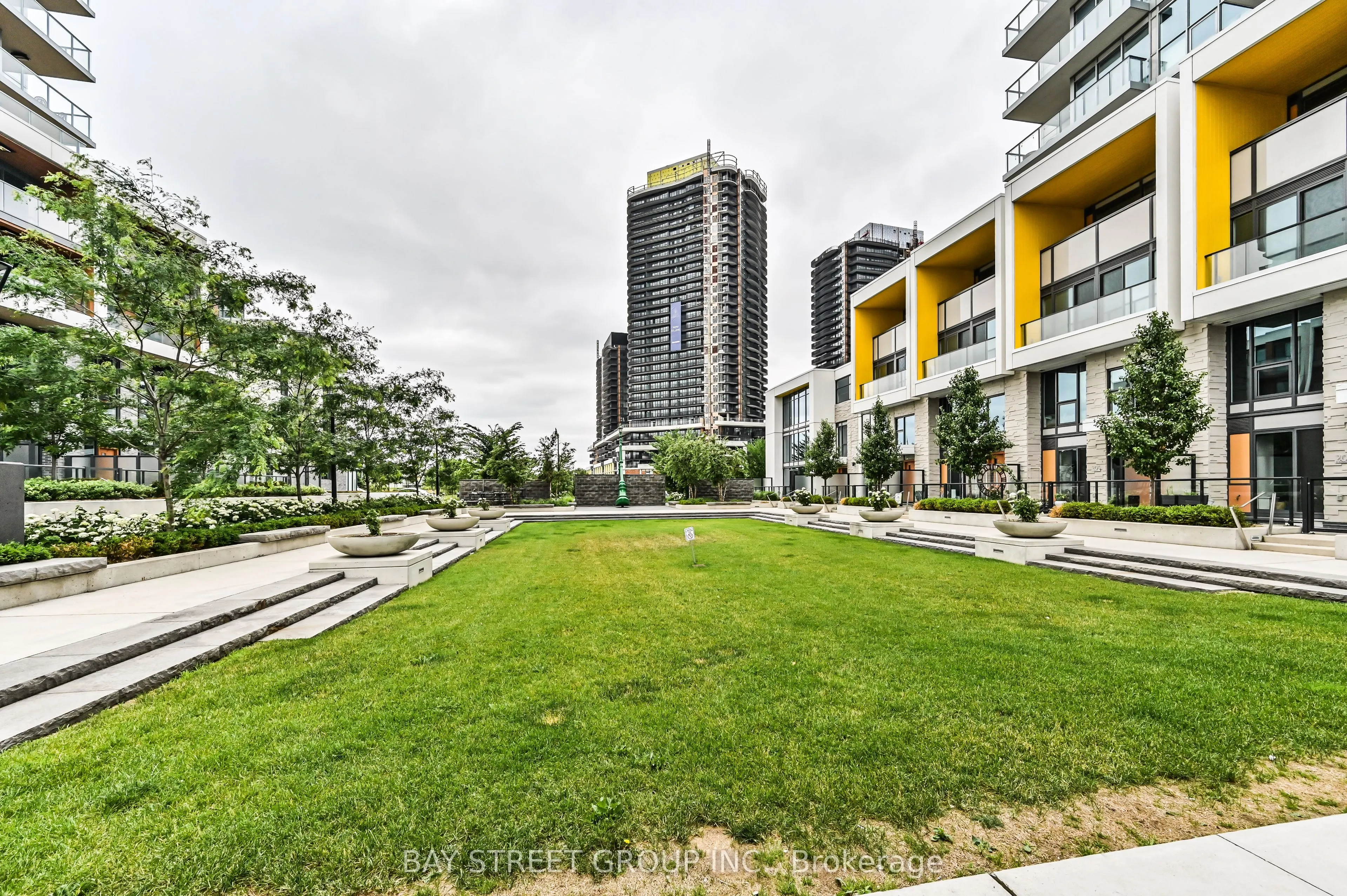 85 McMahon Drive, #Ph3808