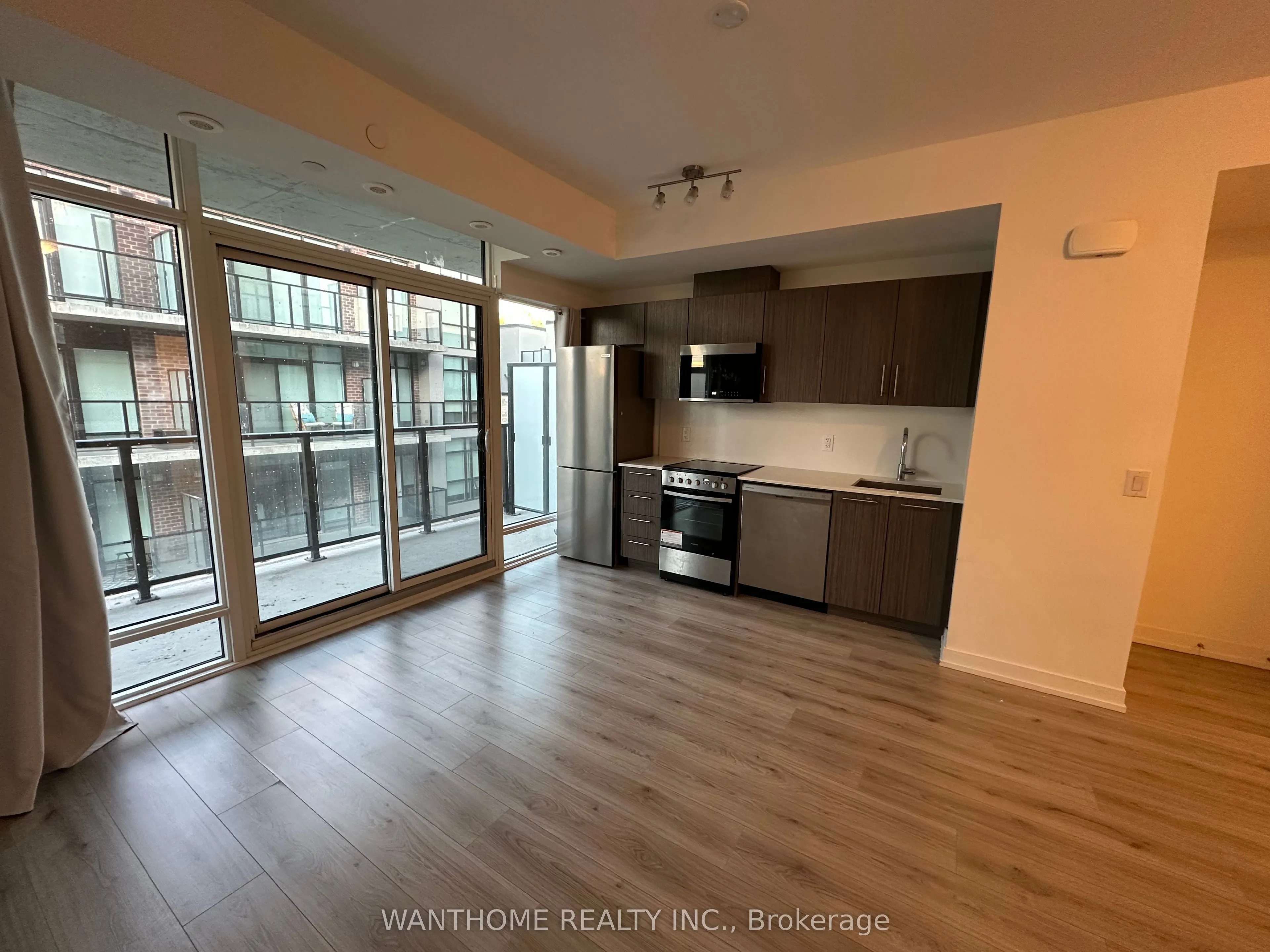 861 Sheppard Avenue W, #15