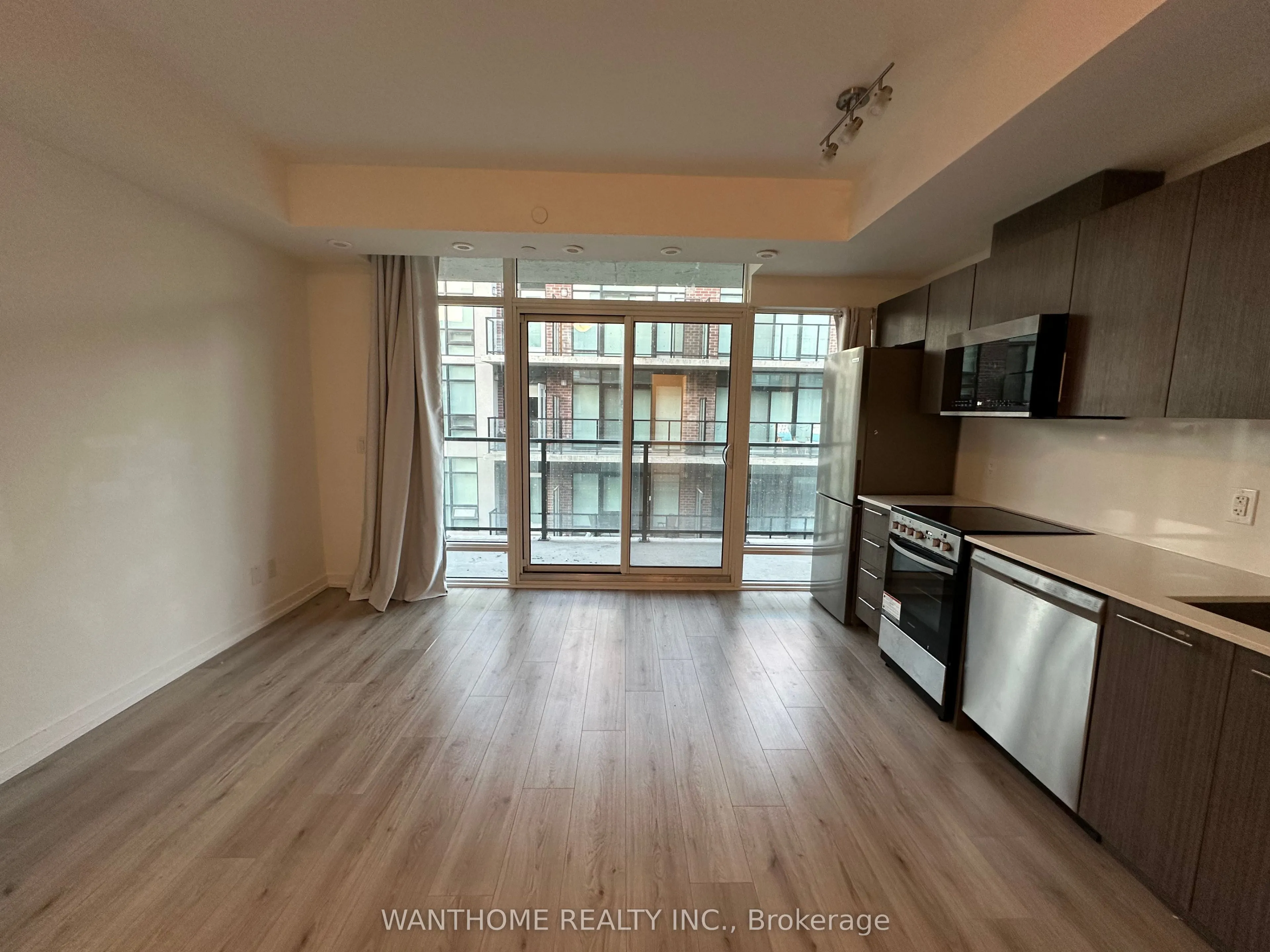861 Sheppard Avenue W, #15
