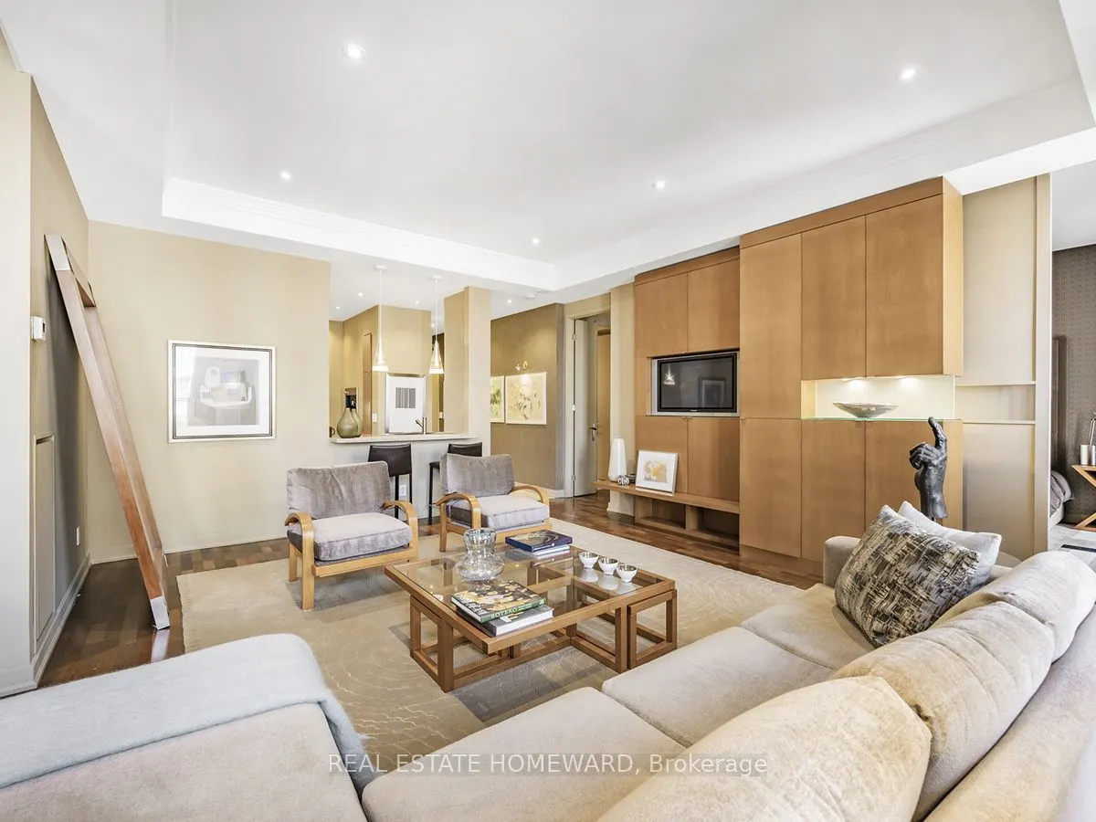 48 St Clair Avenue W, #702