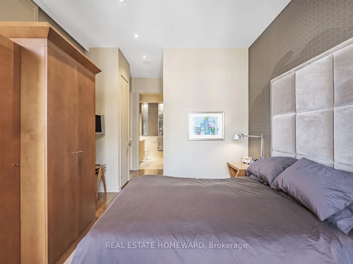 48 St Clair Avenue W, #702