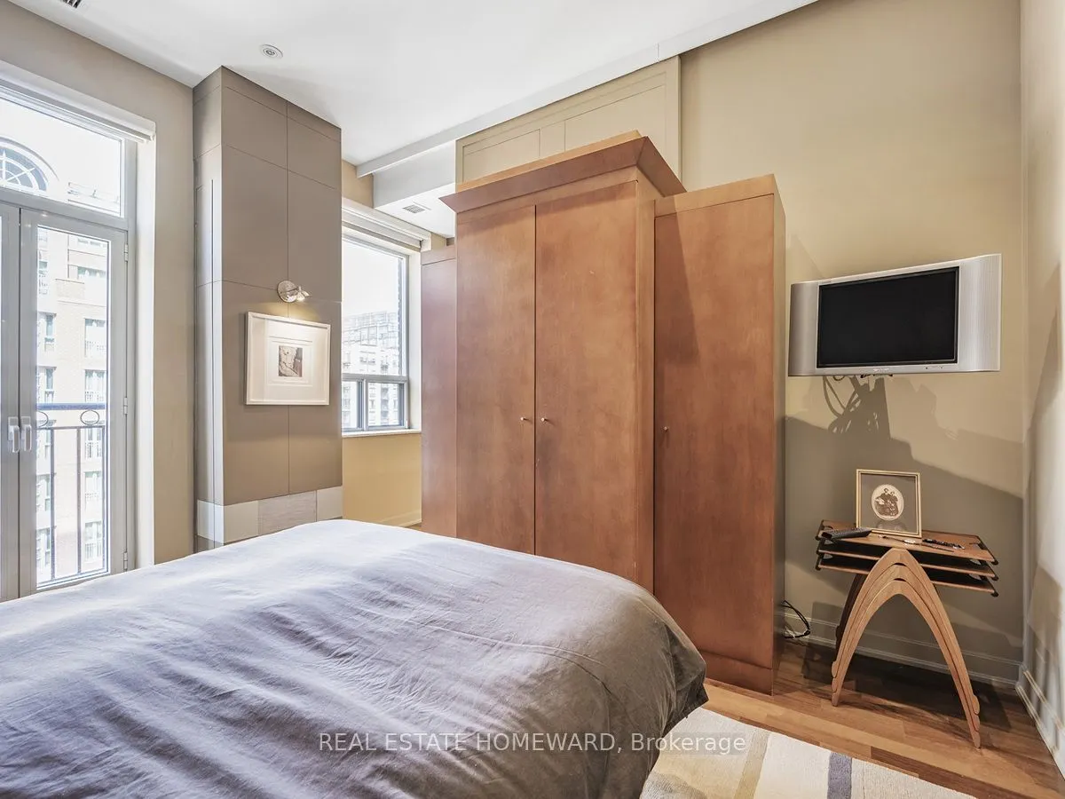 48 St Clair Avenue W, #702