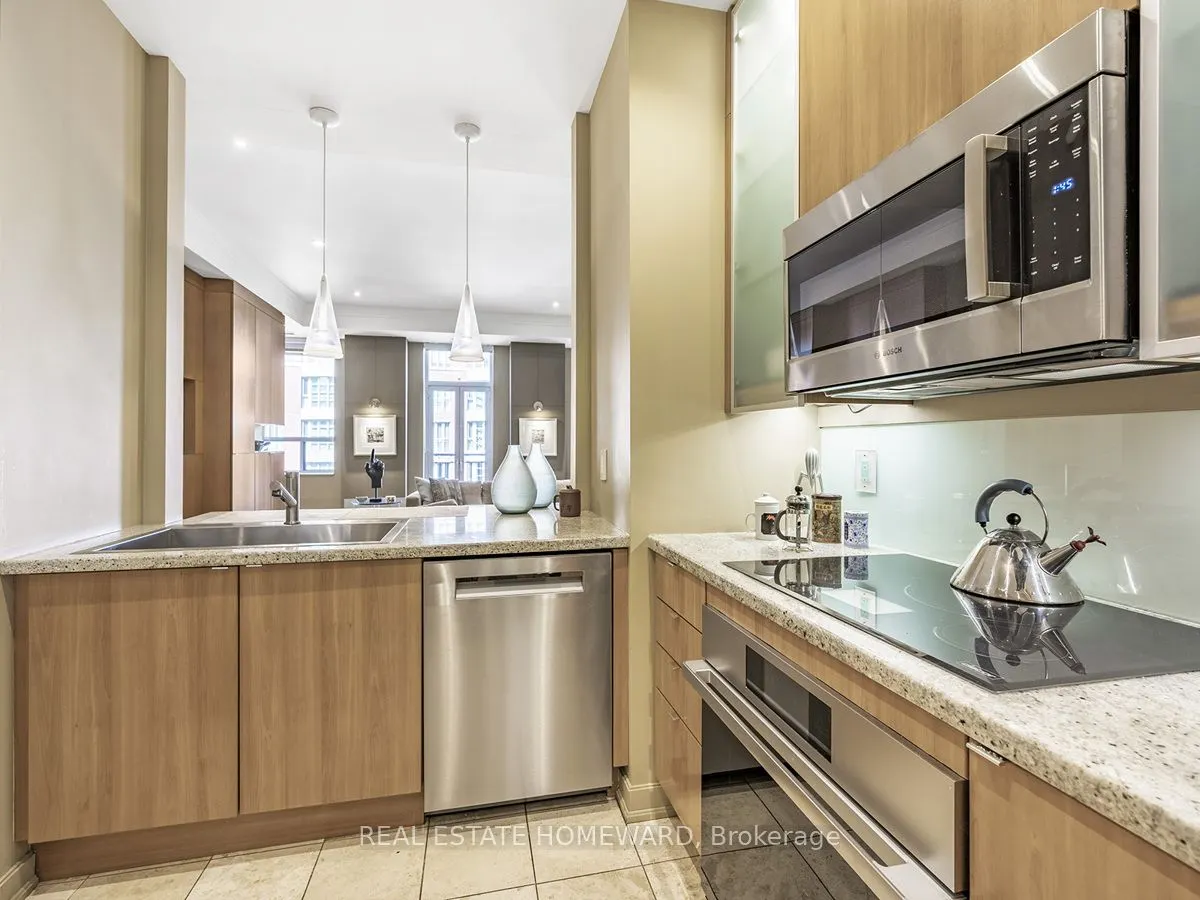 48 St Clair Avenue W, #702