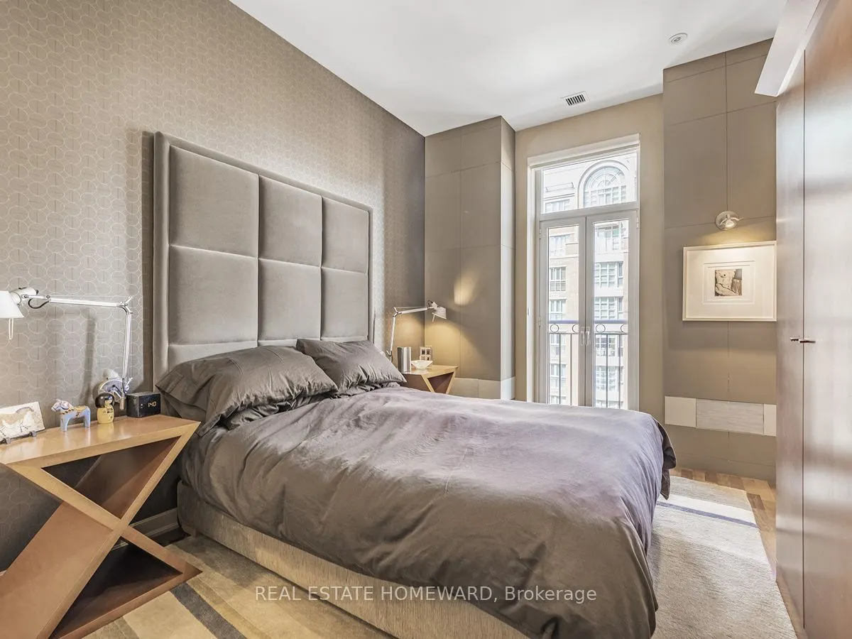 48 St Clair Avenue W, #702