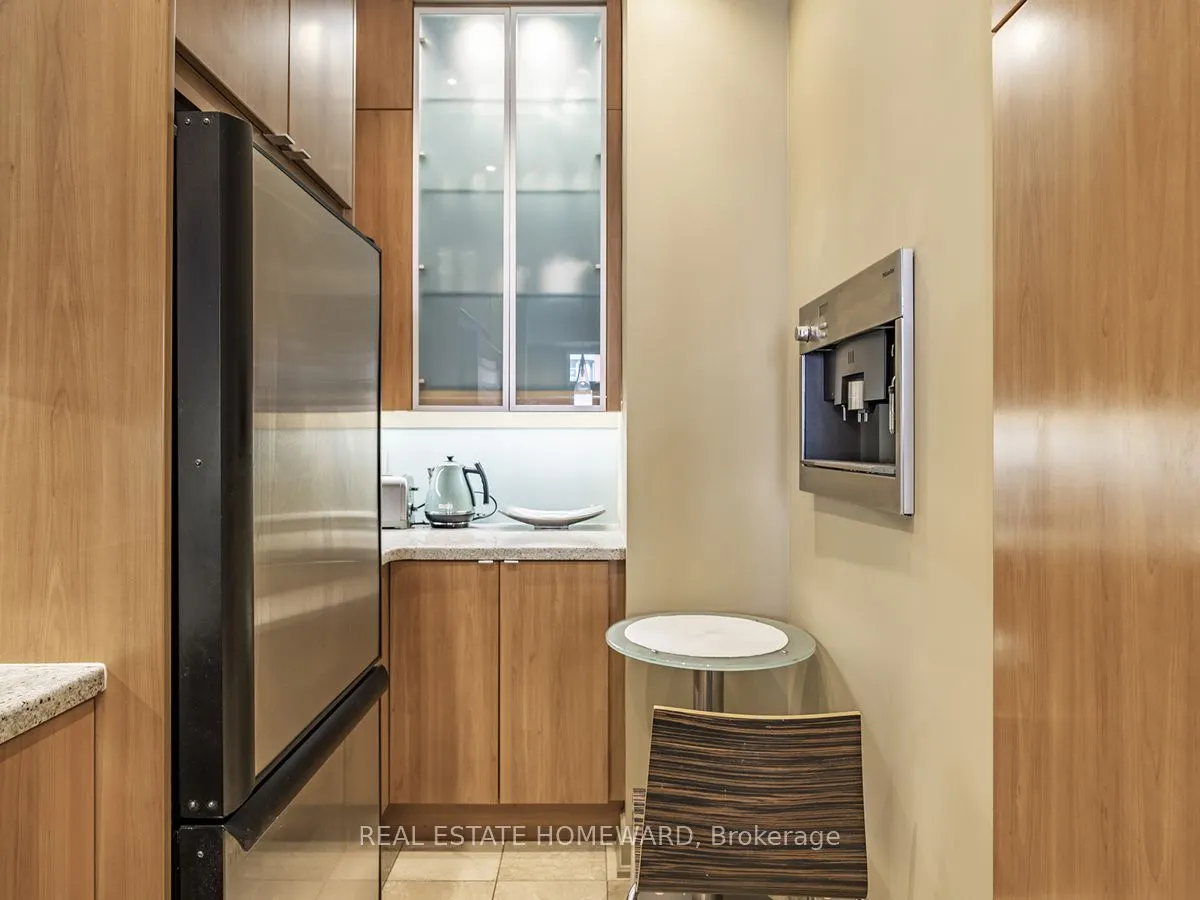 48 St Clair Avenue W, #702