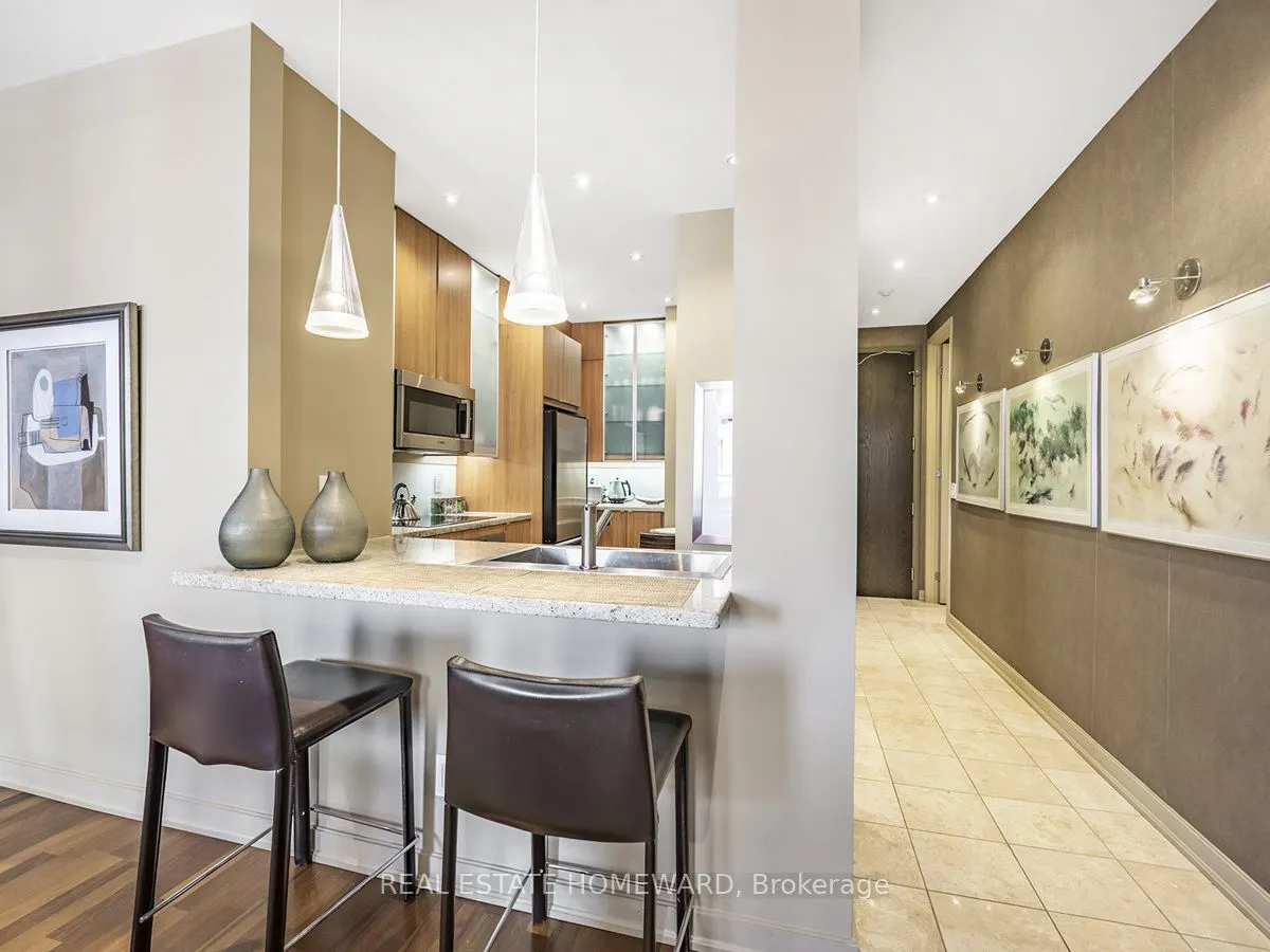 48 St Clair Avenue W, #702