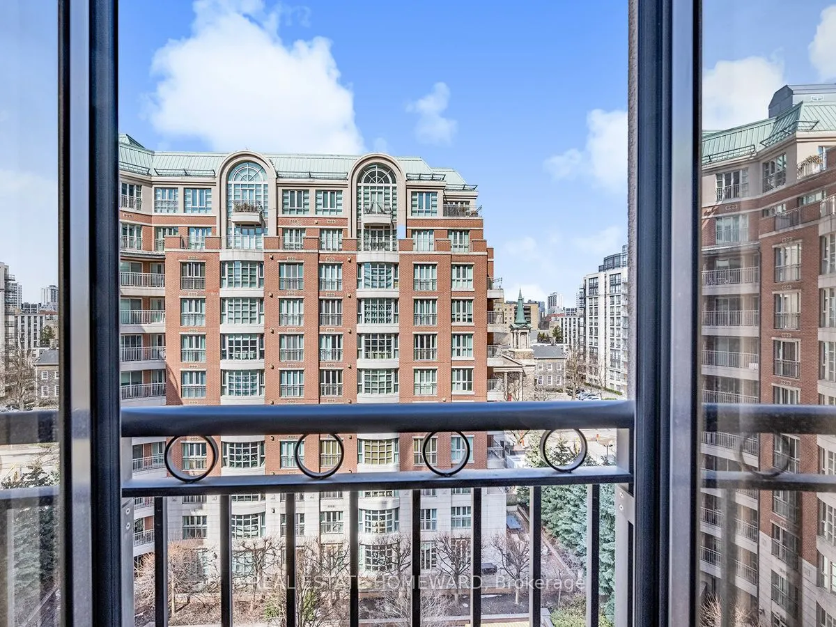 48 St Clair Avenue W, #702