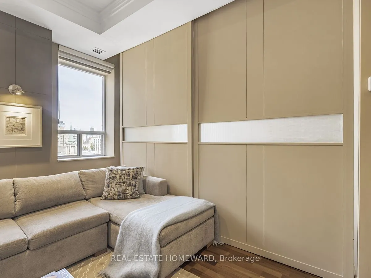 48 St Clair Avenue W, #702